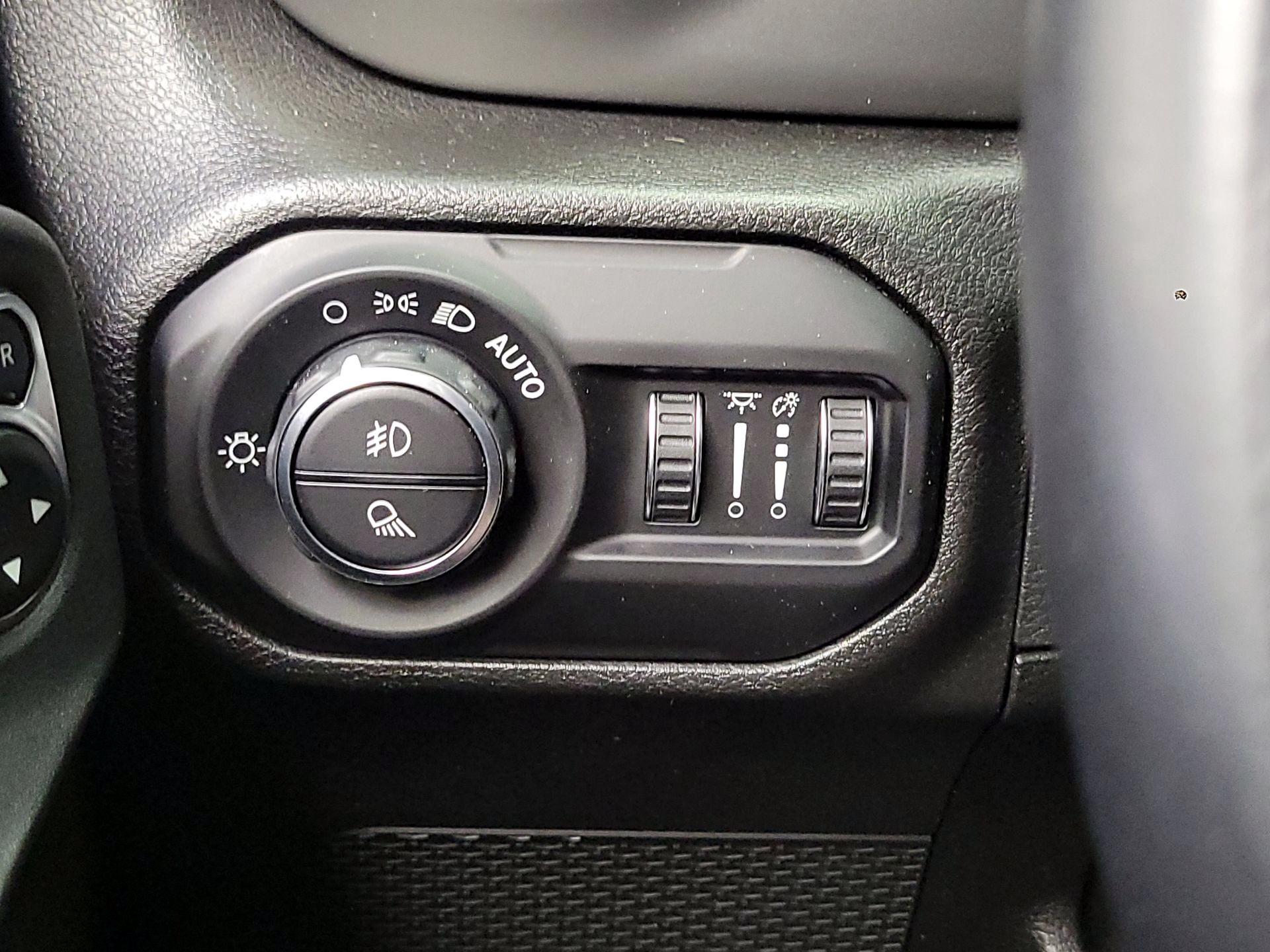 Thumbnail: 2021 Jeep Gladiator - 13