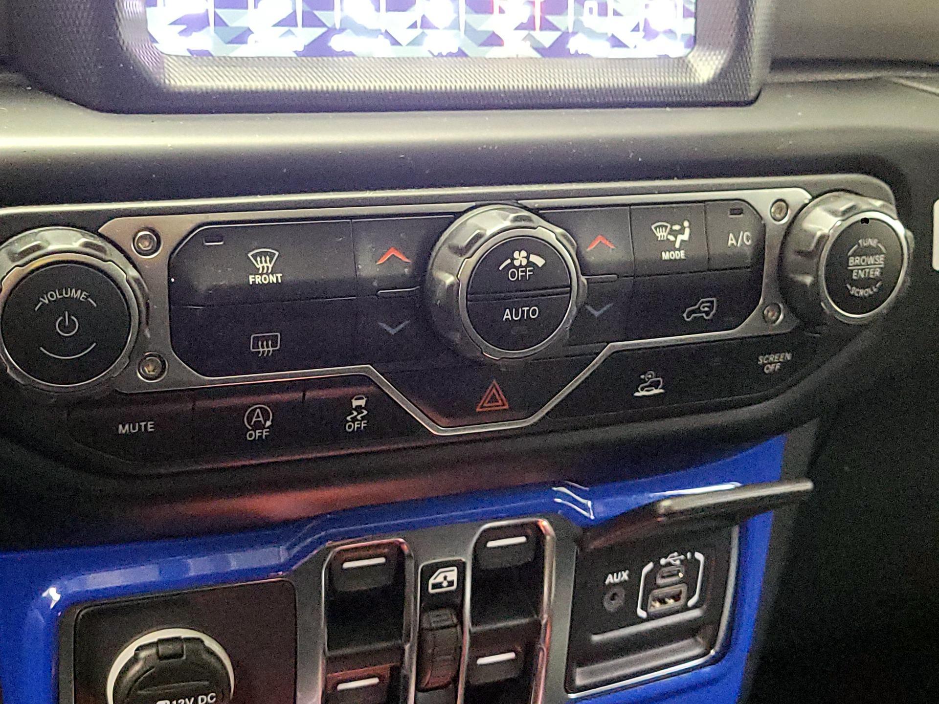 Thumbnail: 2021 Jeep Gladiator - 17