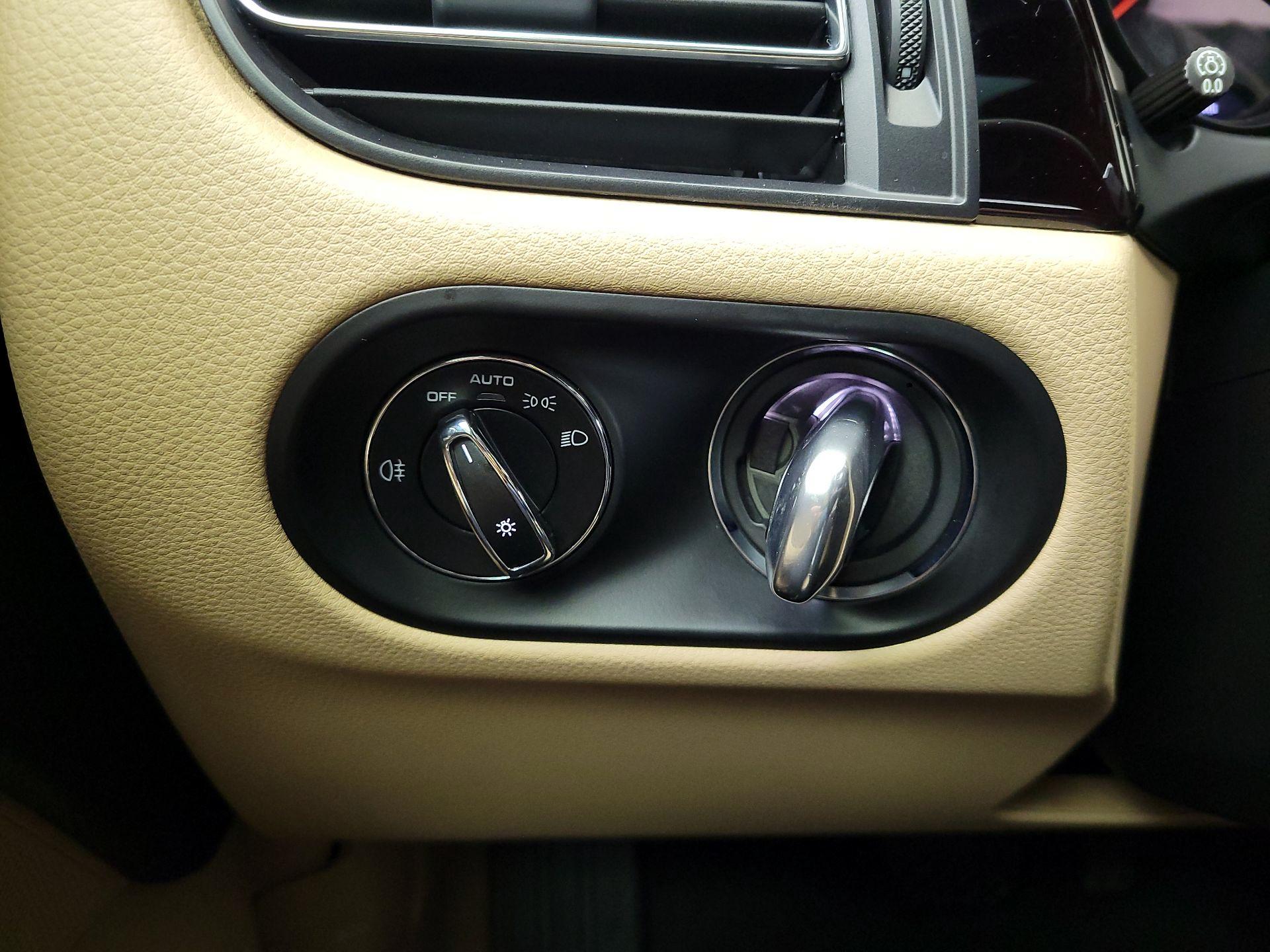 Thumbnail: 2021 Porsche Macan - 13