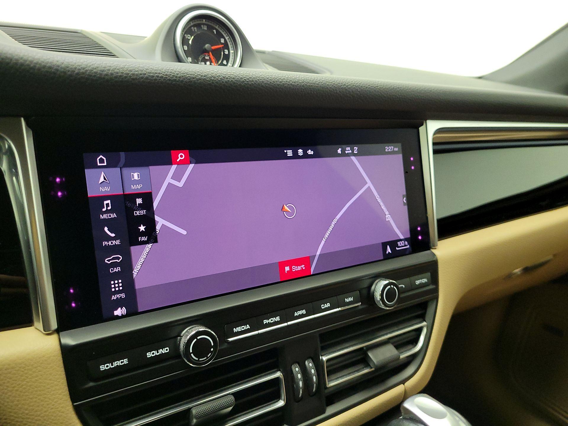 Thumbnail: 2021 Porsche Macan - 14