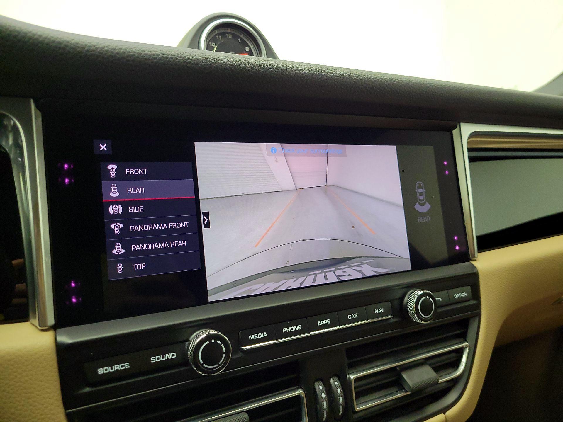 Thumbnail: 2021 Porsche Macan - 15