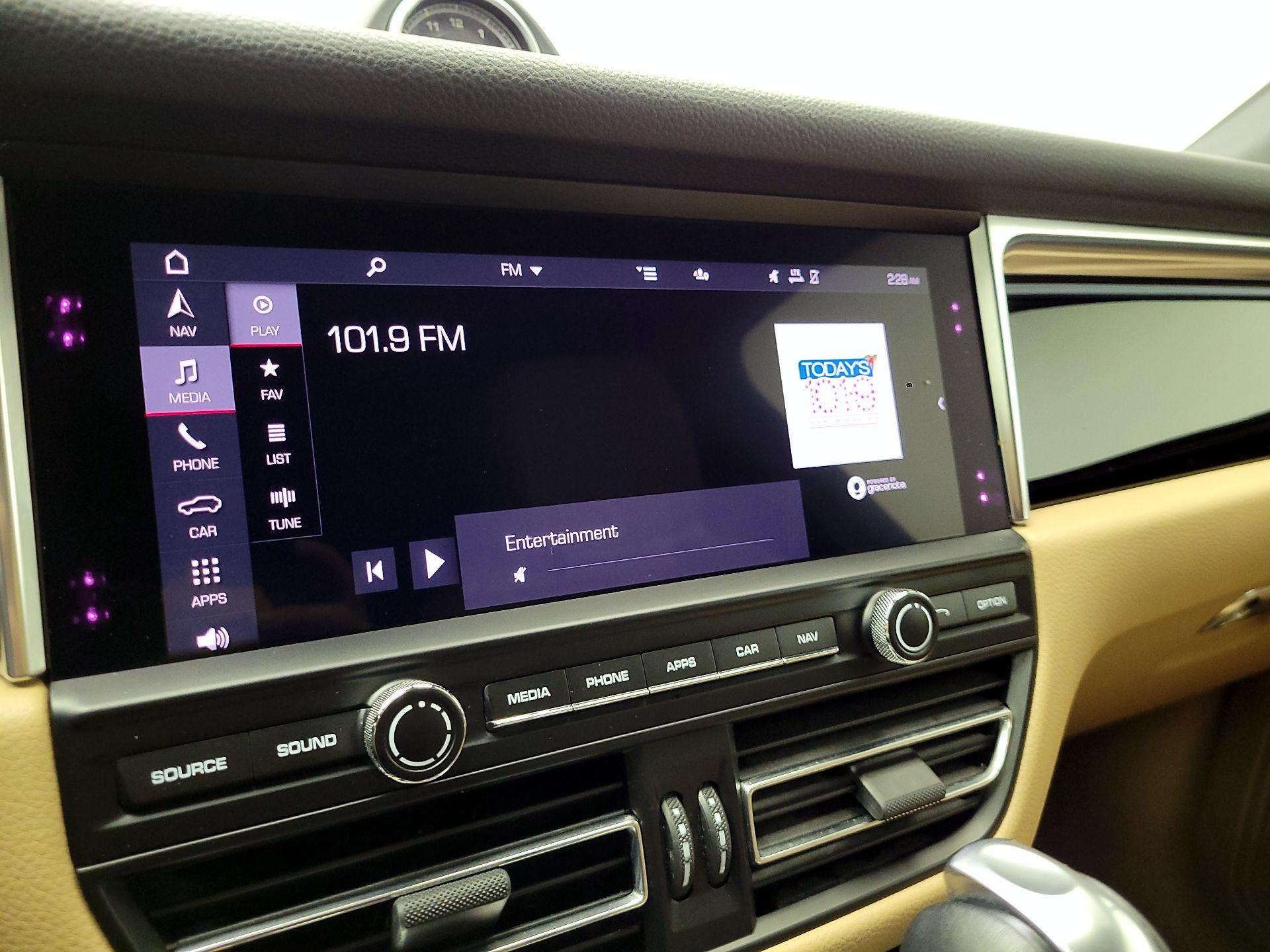 Thumbnail: 2021 Porsche Macan - 16