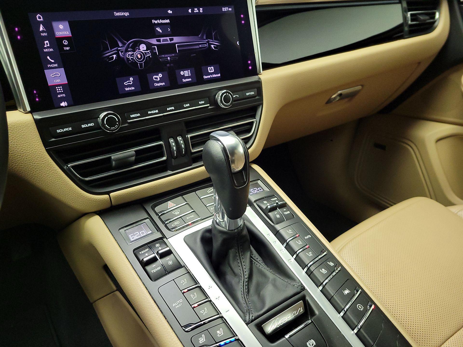 Thumbnail: 2021 Porsche Macan - 17