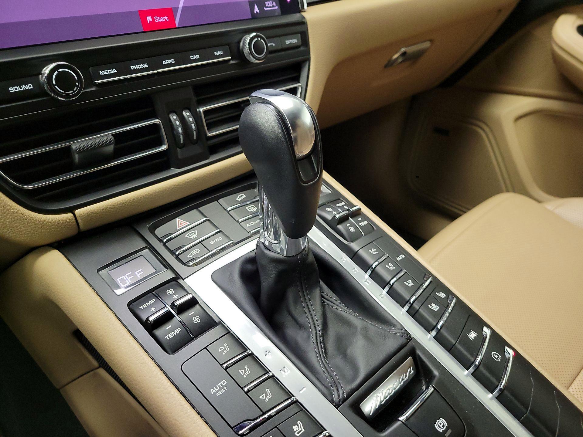 Thumbnail: 2021 Porsche Macan - 18