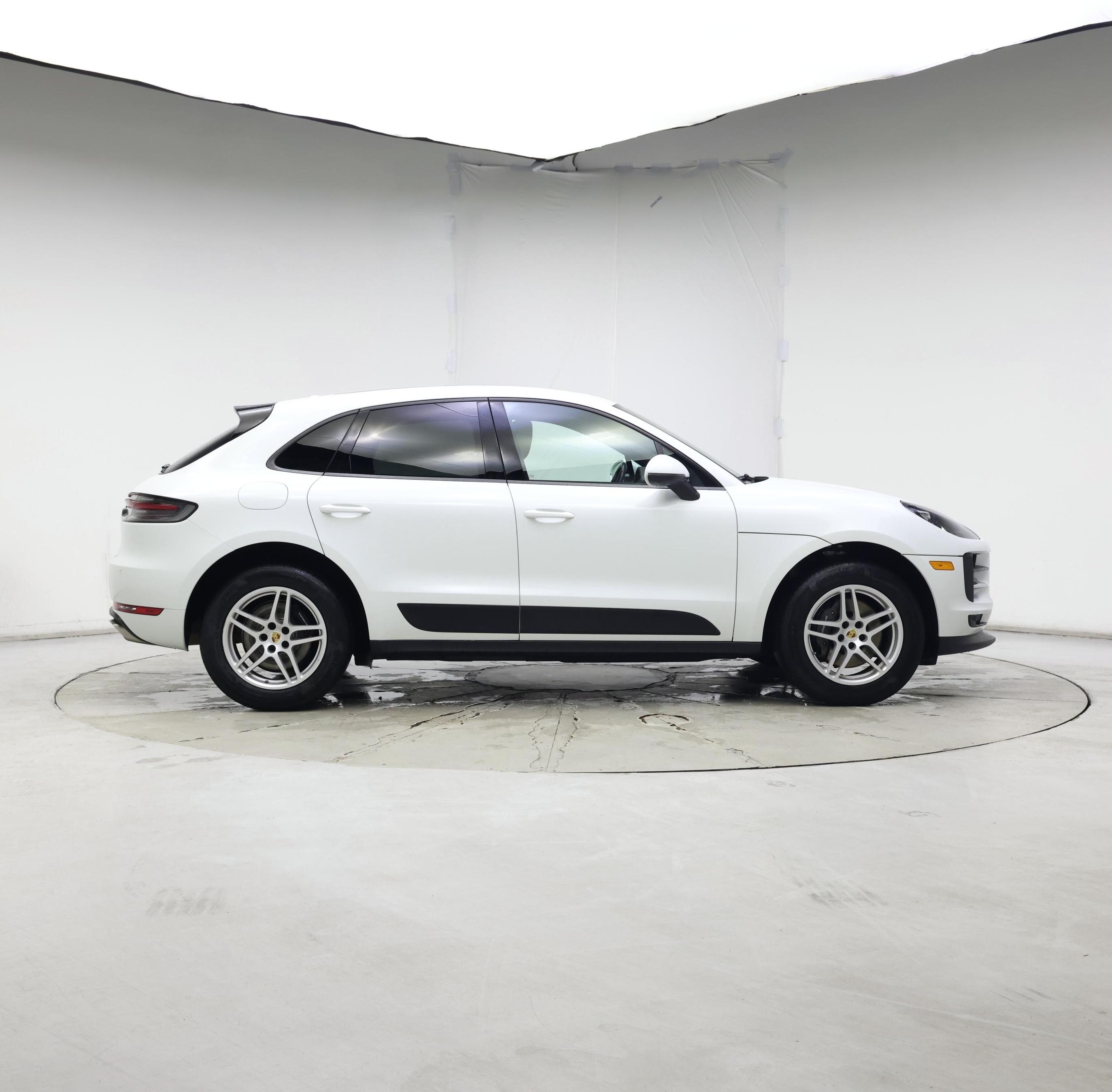 Thumbnail: 2021 Porsche Macan - 7