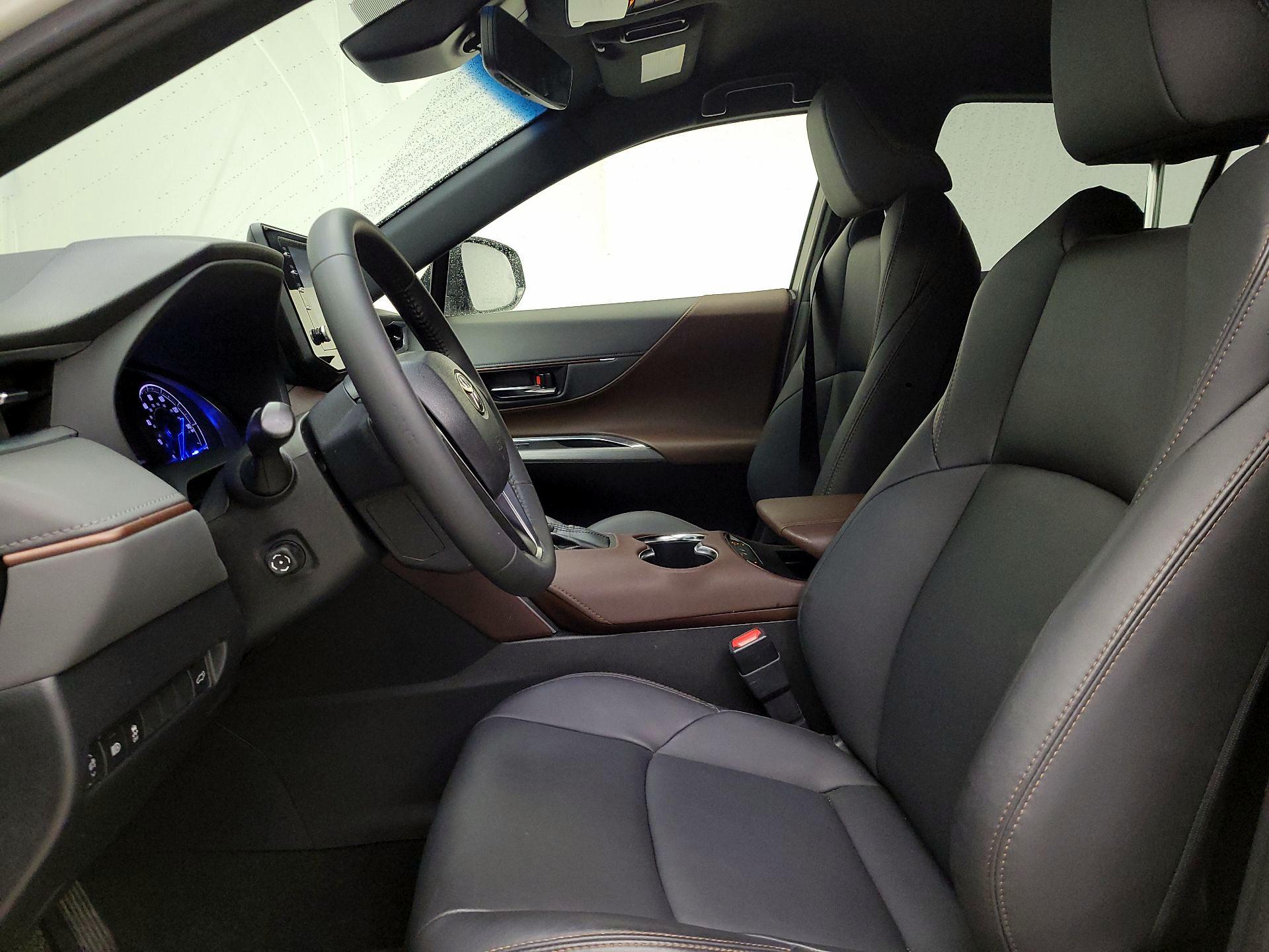 Thumbnail: 2022 Toyota Venza - 11