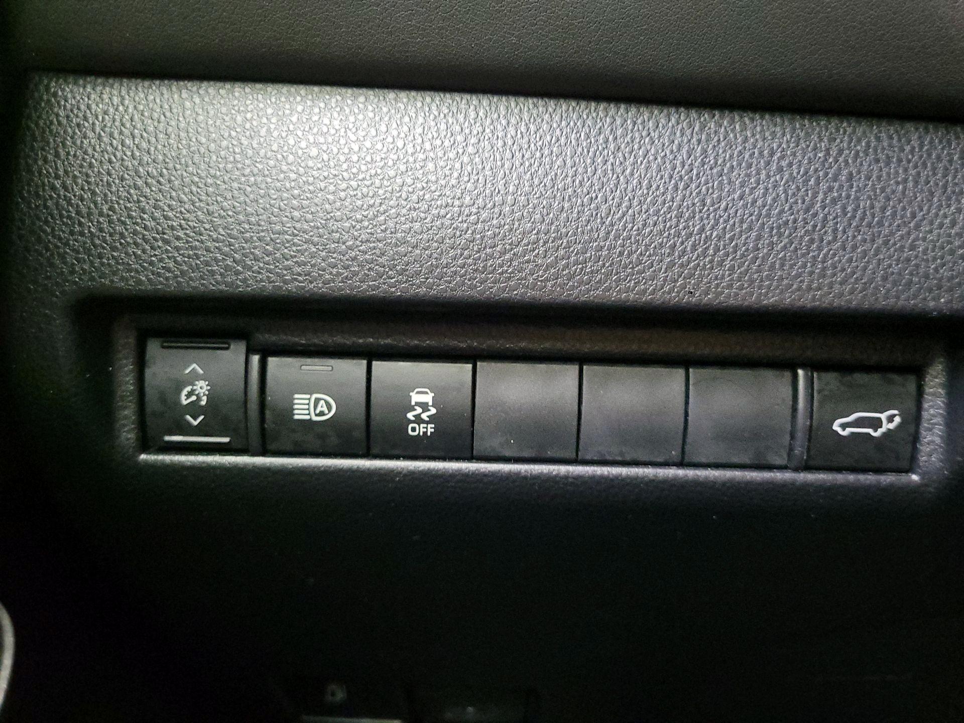 Thumbnail: 2022 Toyota Venza - 13