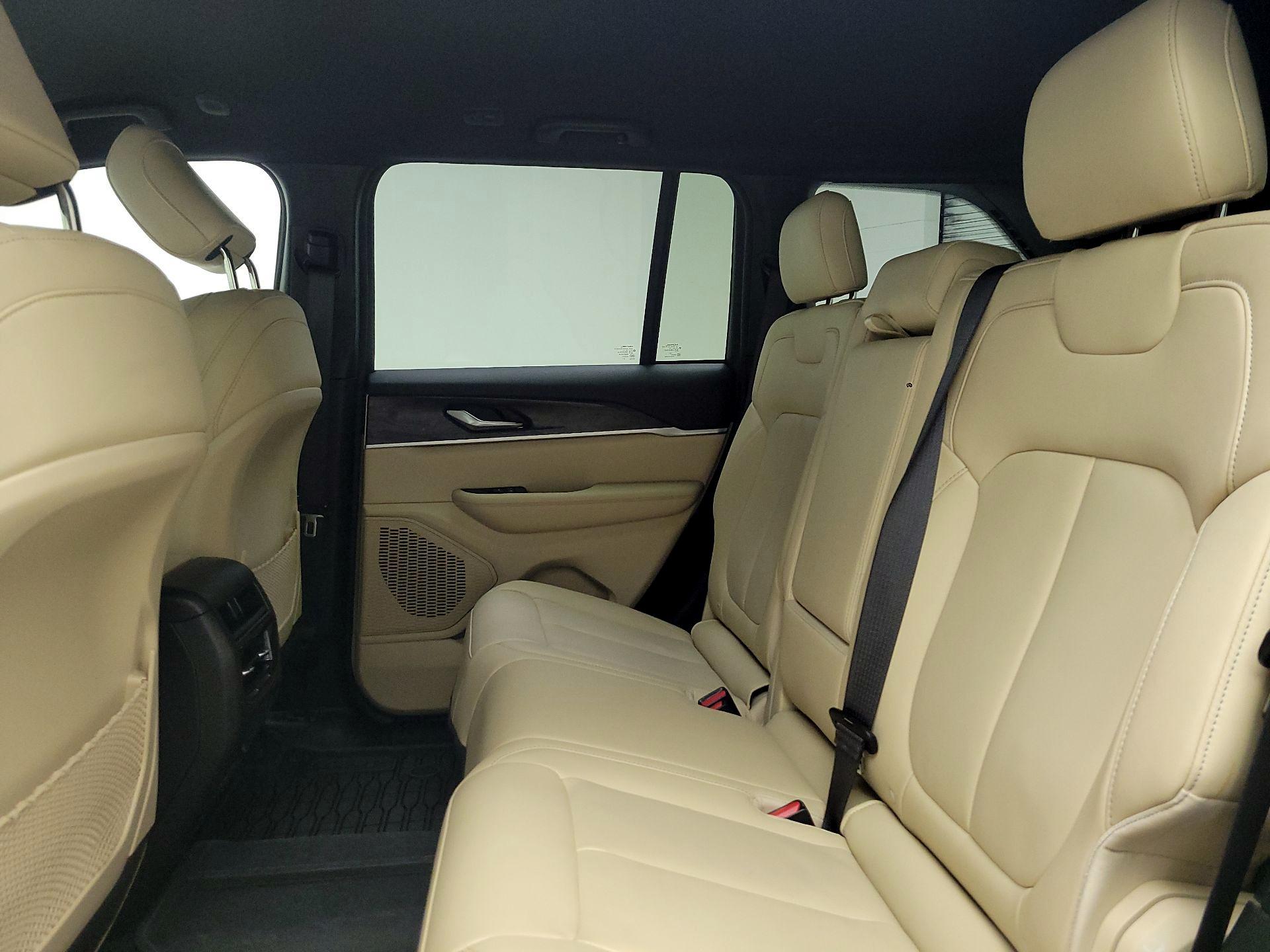 Thumbnail: 2023 Jeep Grand Cherokee - 20