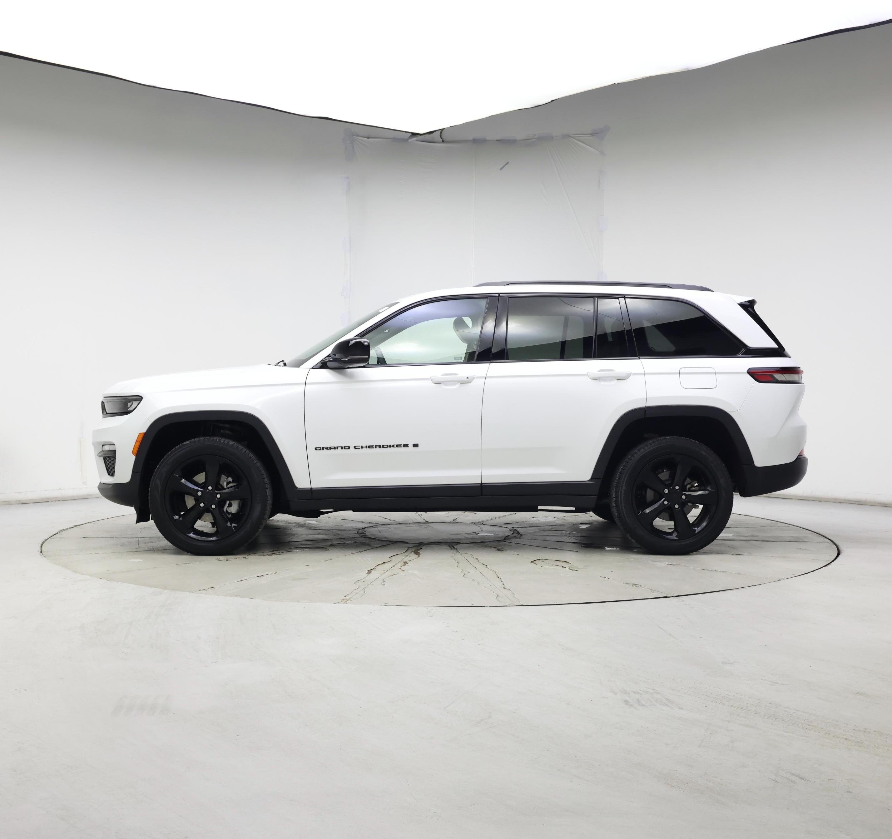 Thumbnail: 2023 Jeep Grand Cherokee - 3