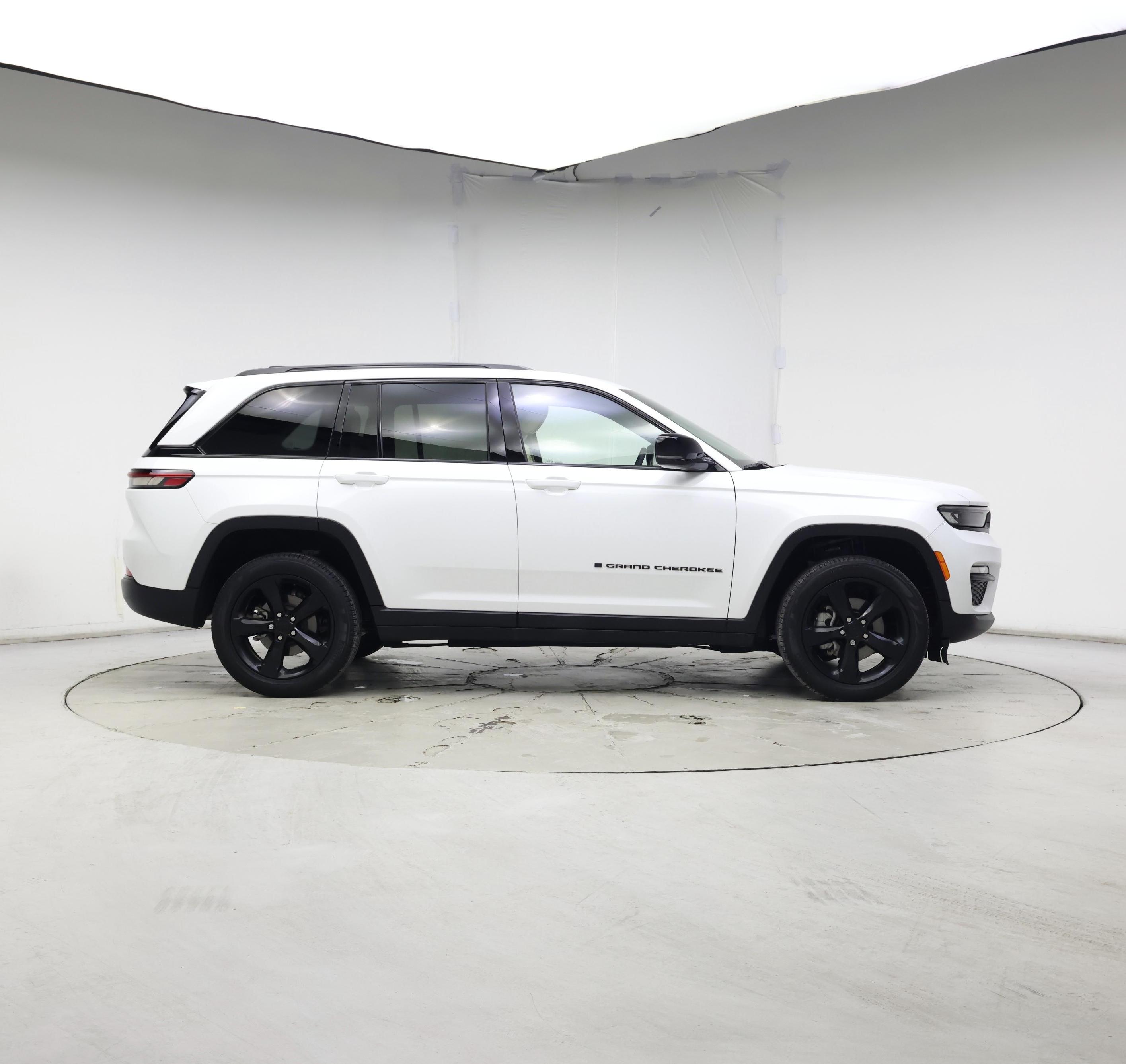 Thumbnail: 2023 Jeep Grand Cherokee - 7