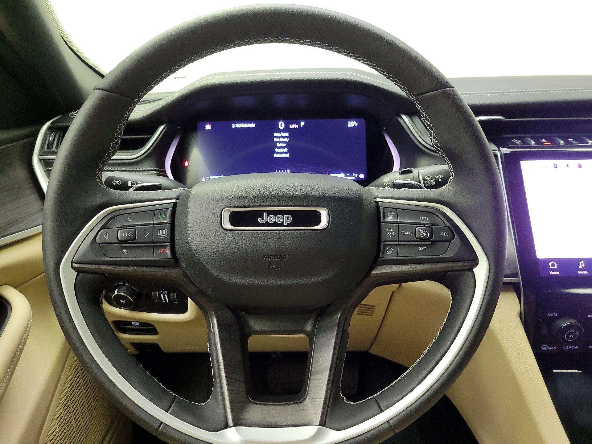 Thumbnail: 2023 Jeep Grand Cherokee - 10