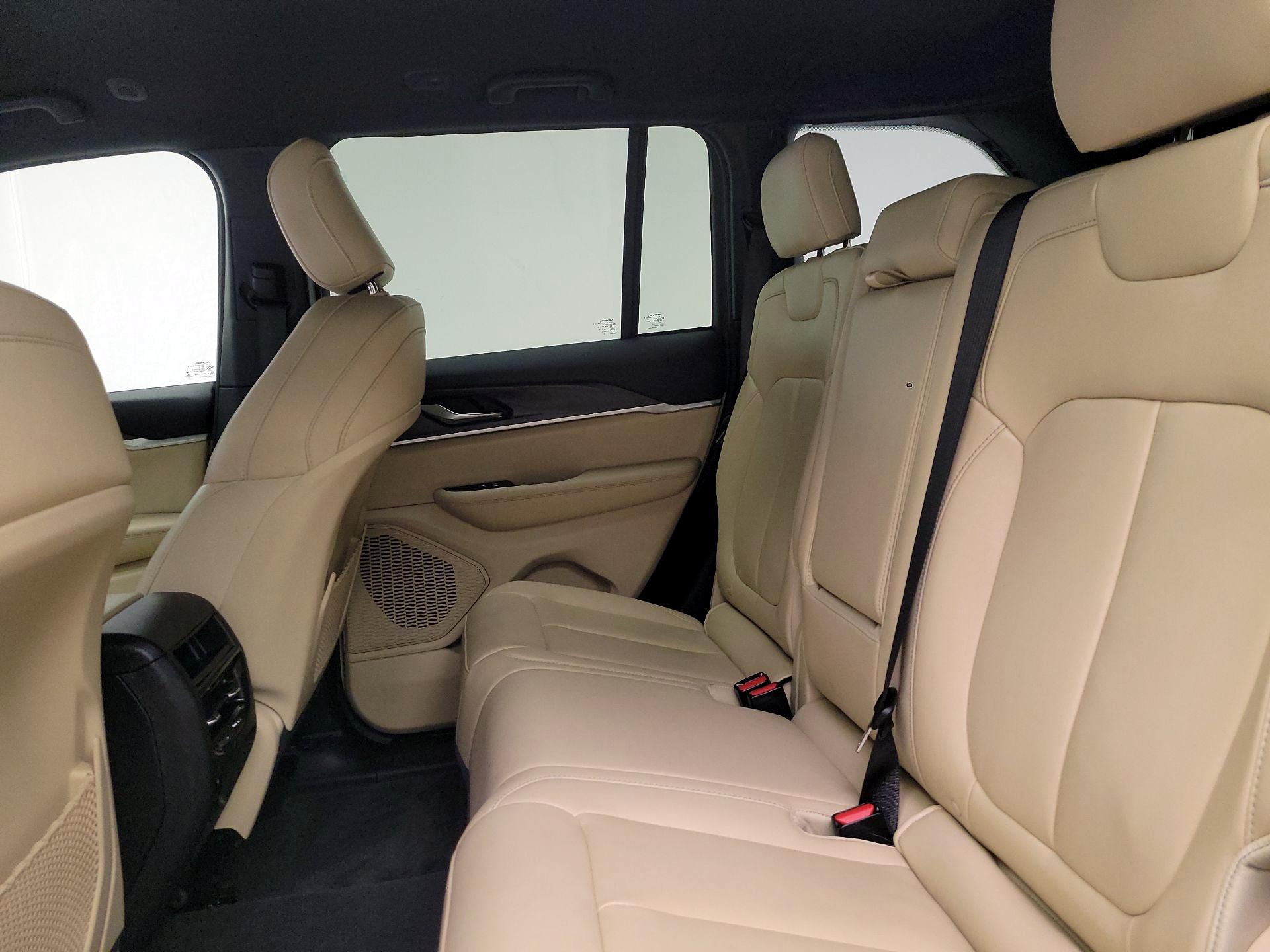 Thumbnail: 2023 Jeep Grand Cherokee - 20