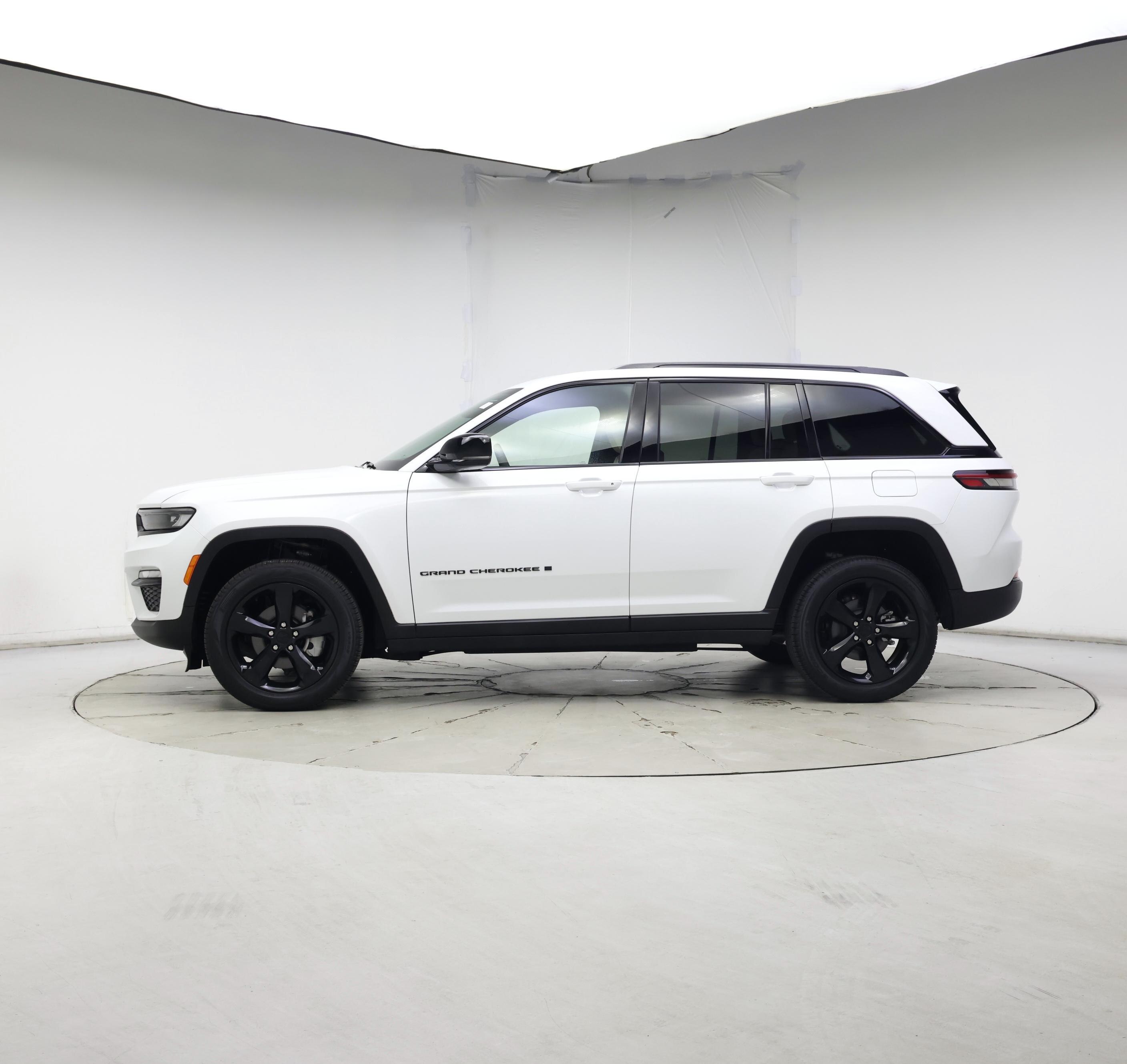 Thumbnail: 2023 Jeep Grand Cherokee - 3
