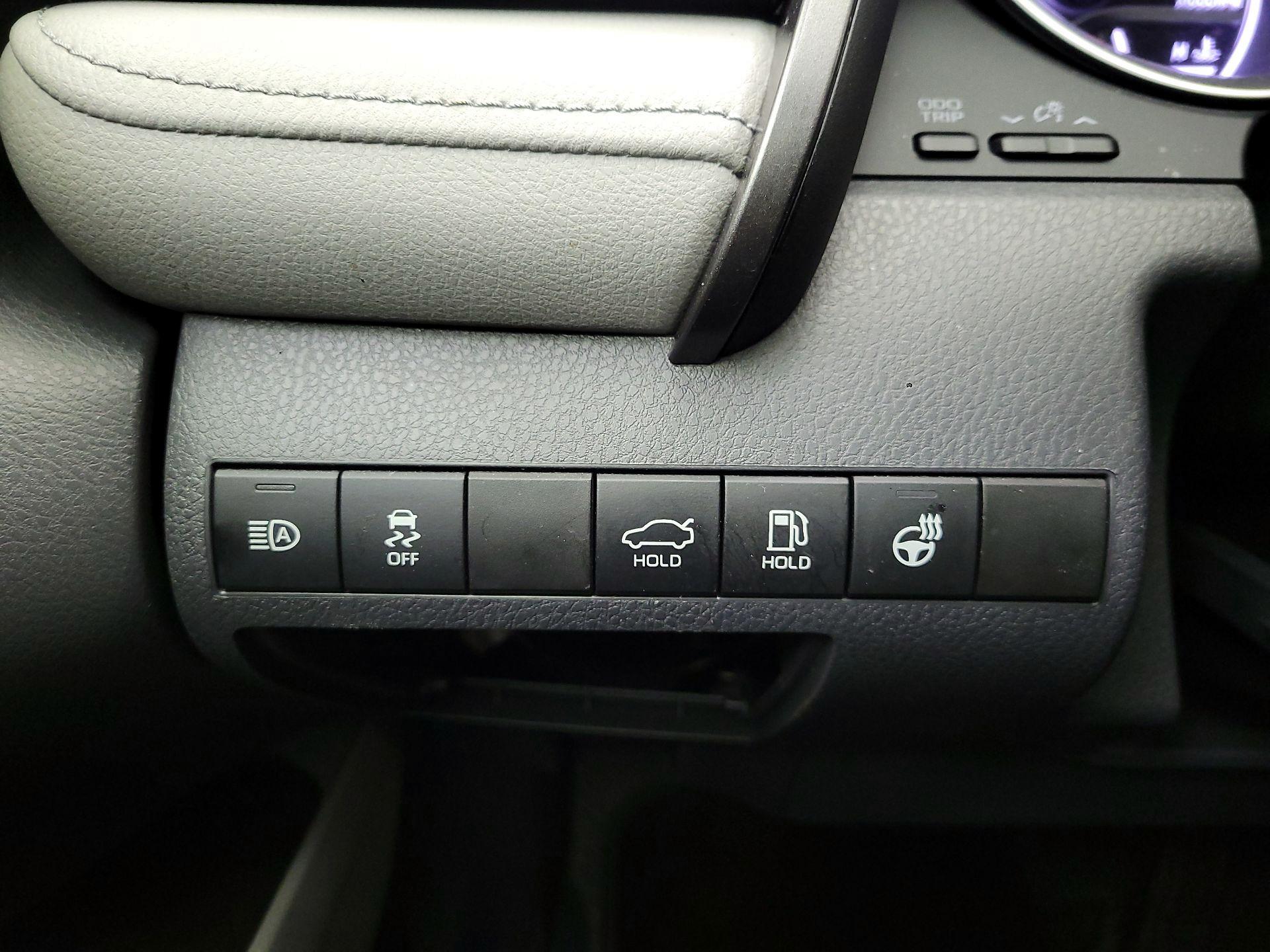 Thumbnail: 2022 Toyota Camry - 13