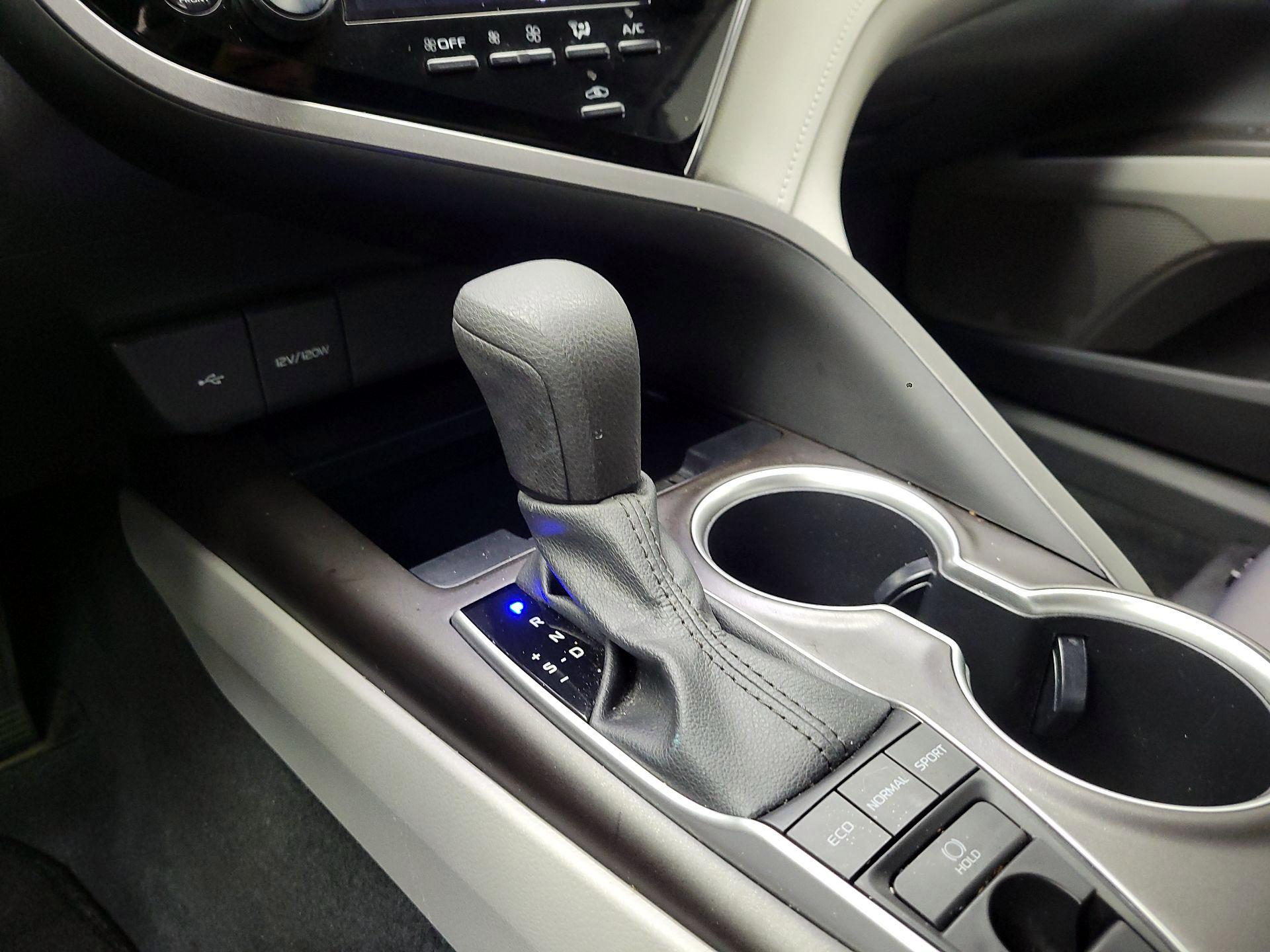 Thumbnail: 2022 Toyota Camry - 18