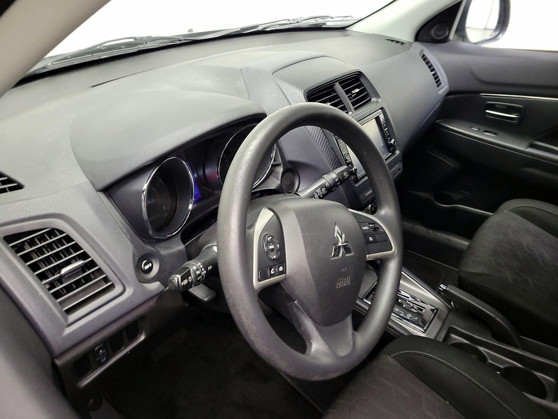 Thumbnail: 2022 Mitsubishi Outlander Sport - 9