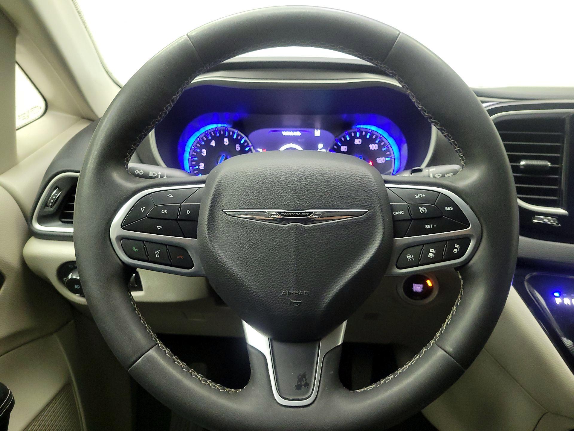 Thumbnail: 2023 Chrysler Pacifica - 10