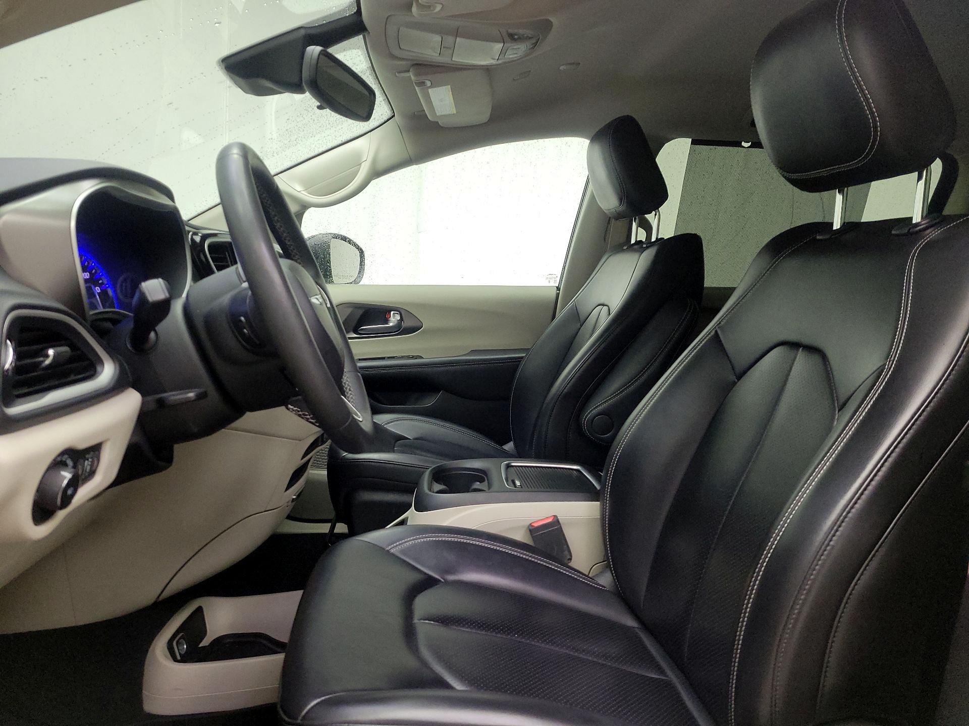 Thumbnail: 2023 Chrysler Pacifica - 11