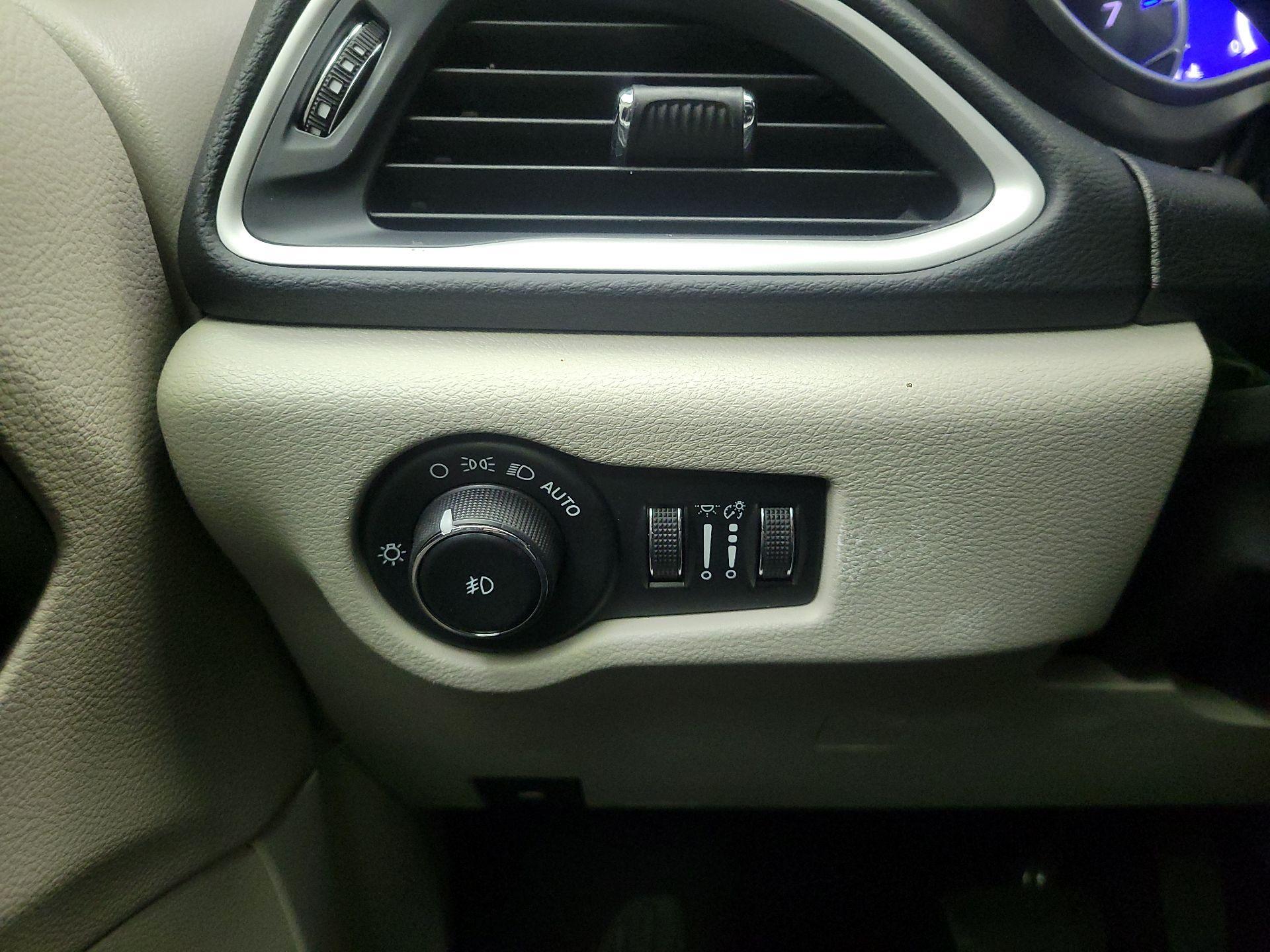 Thumbnail: 2023 Chrysler Pacifica - 13