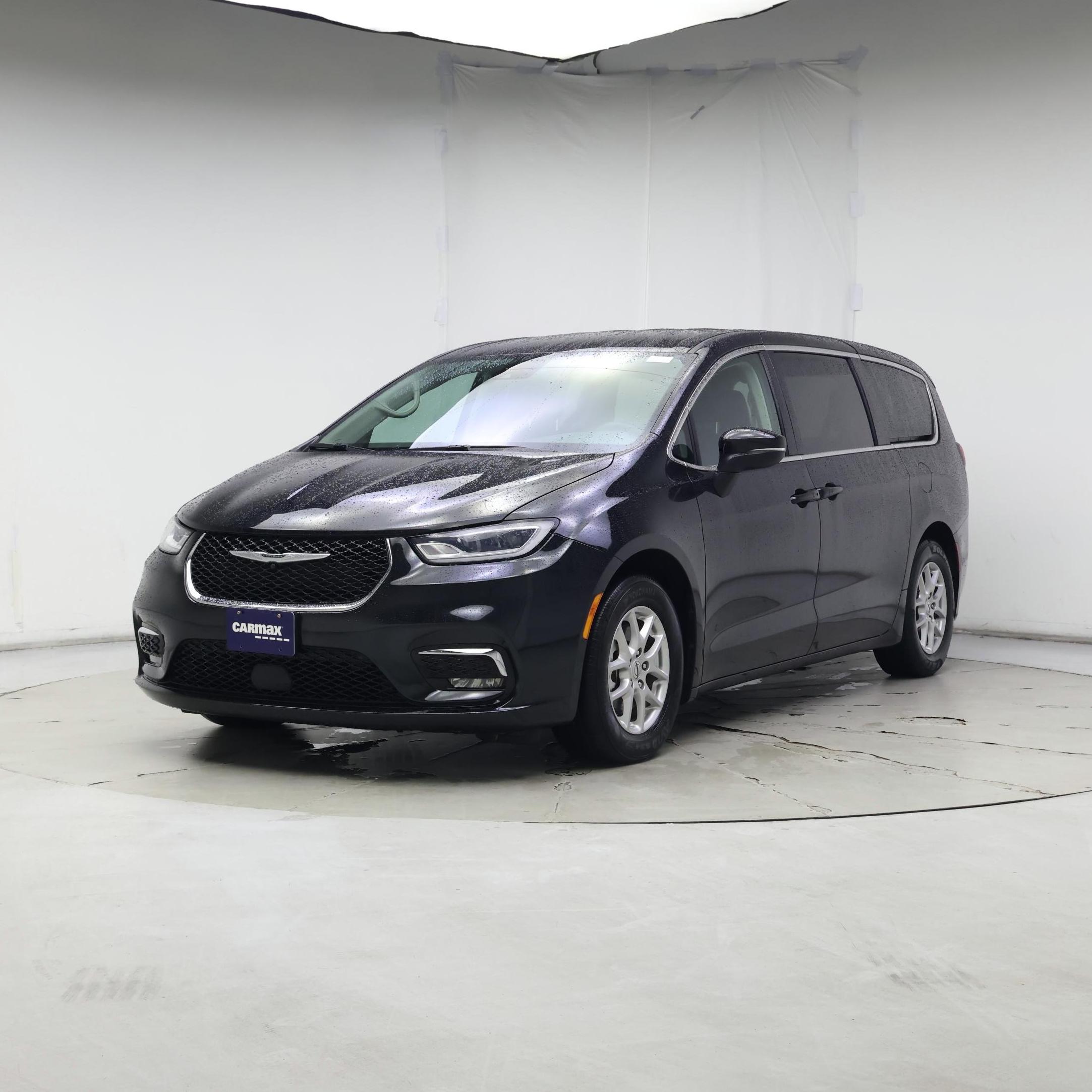 Thumbnail: 2023 Chrysler Pacifica - 4