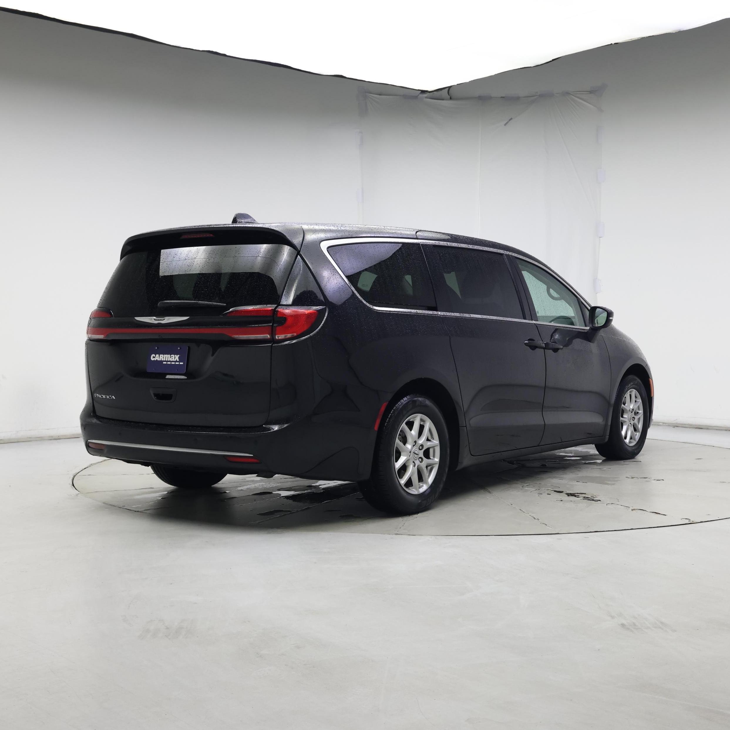 Thumbnail: 2023 Chrysler Pacifica - 8