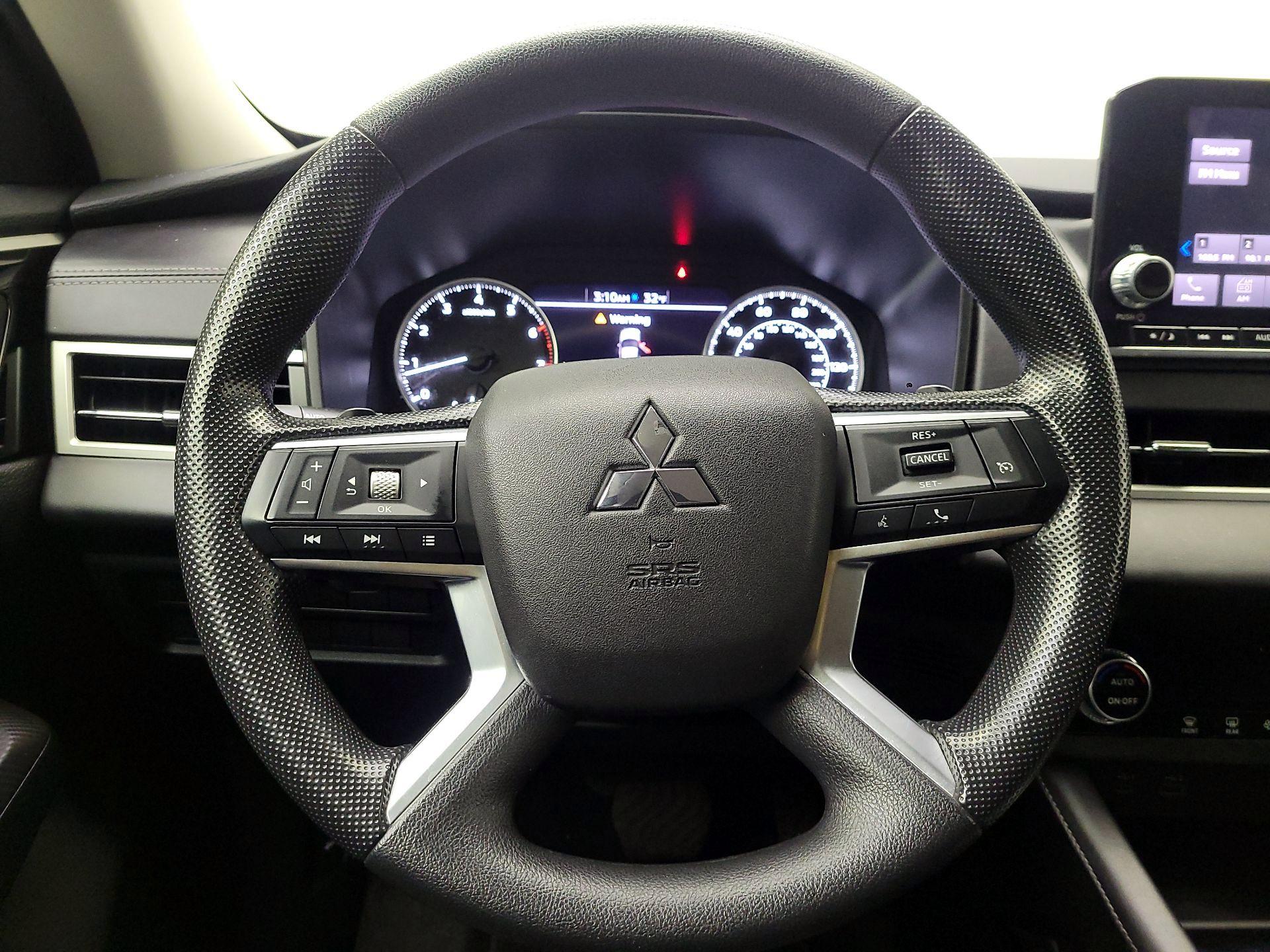 Thumbnail: 2024 Mitsubishi Outlander - 10