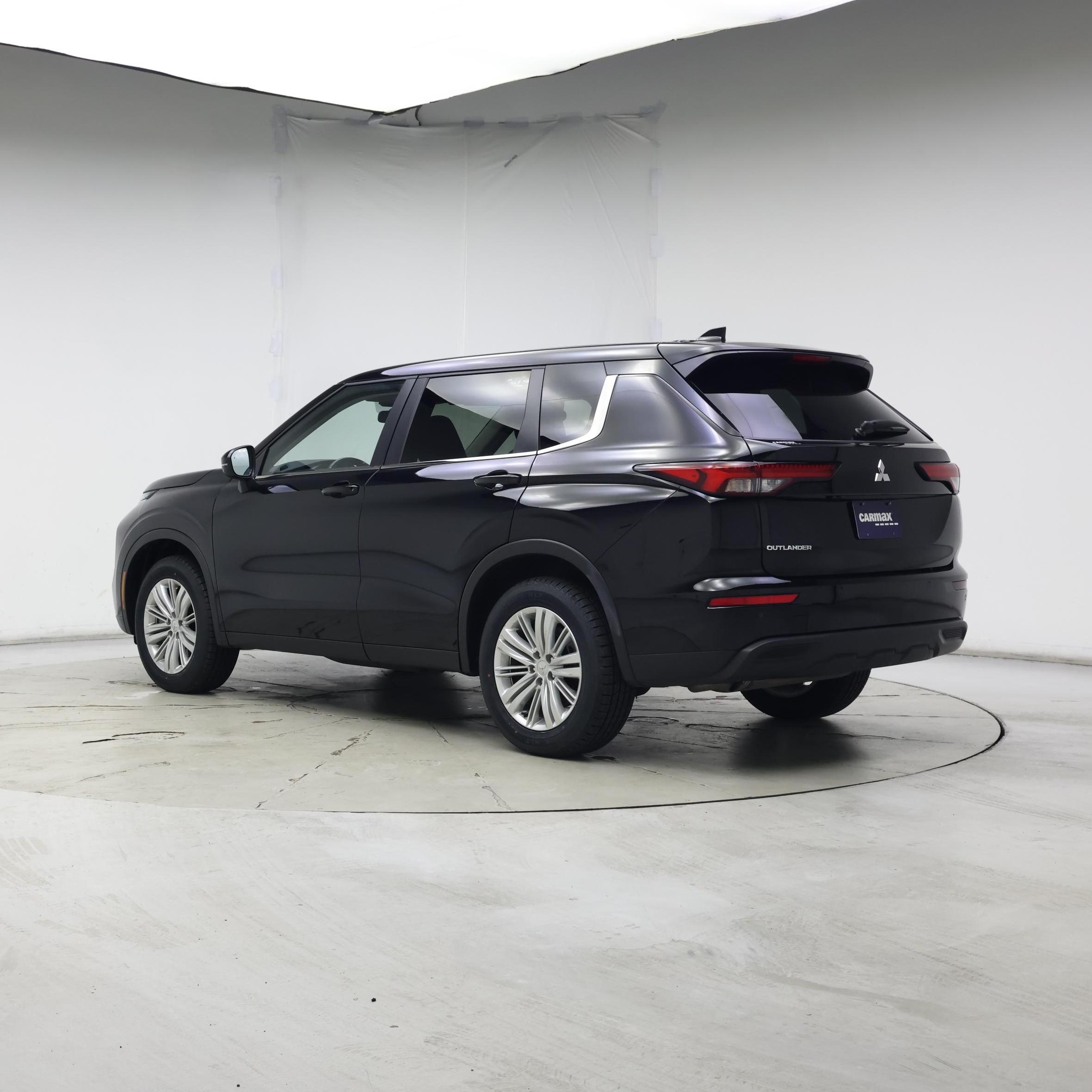 Thumbnail: 2024 Mitsubishi Outlander - 2