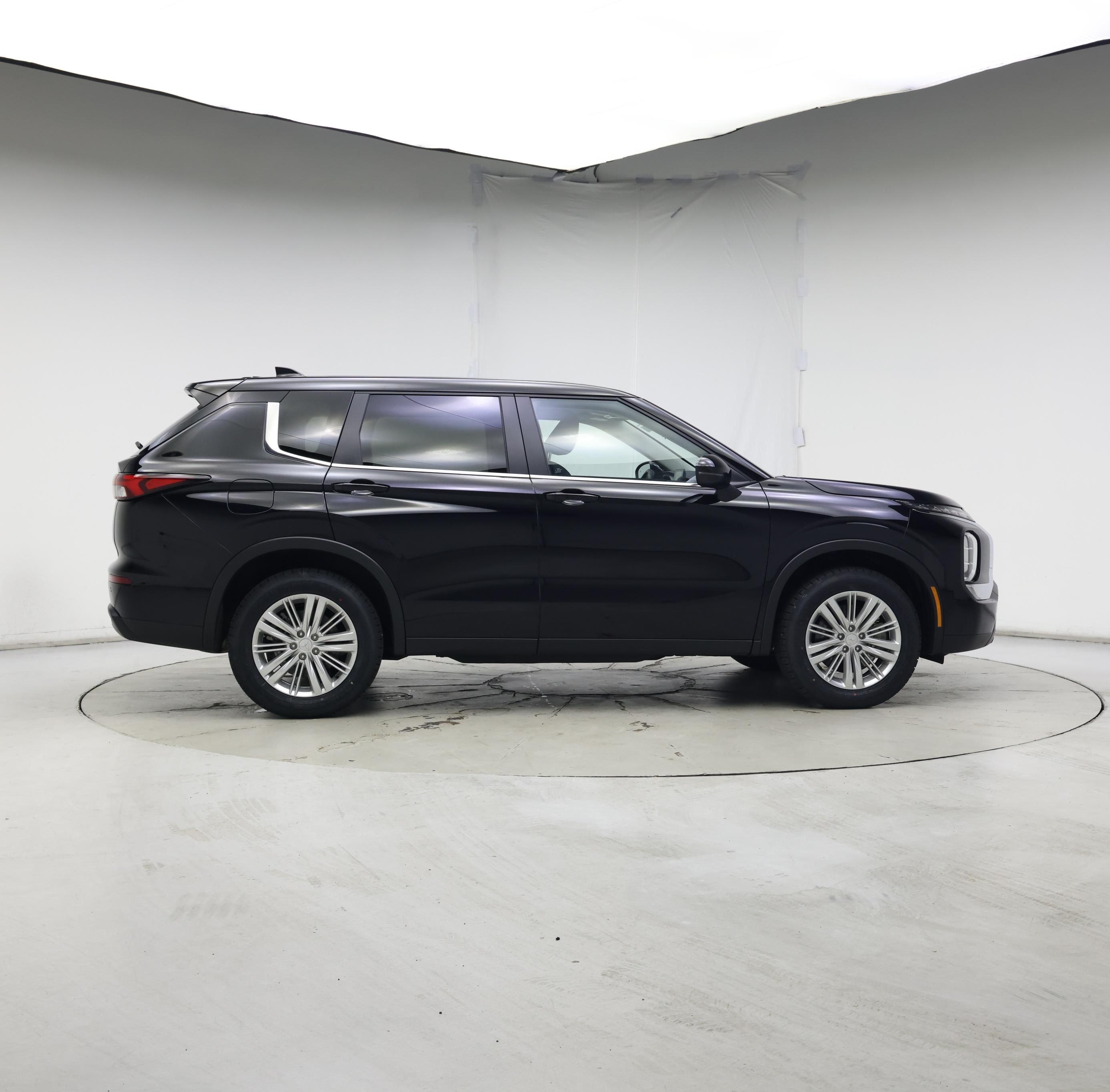Thumbnail: 2024 Mitsubishi Outlander - 7