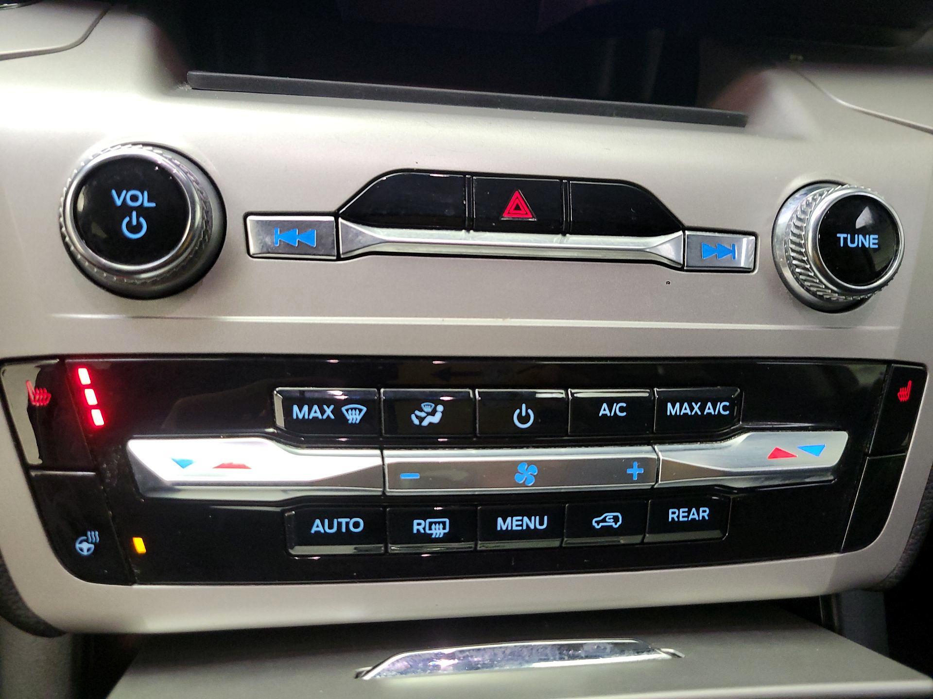 Thumbnail: 2023 Ford Explorer - 16