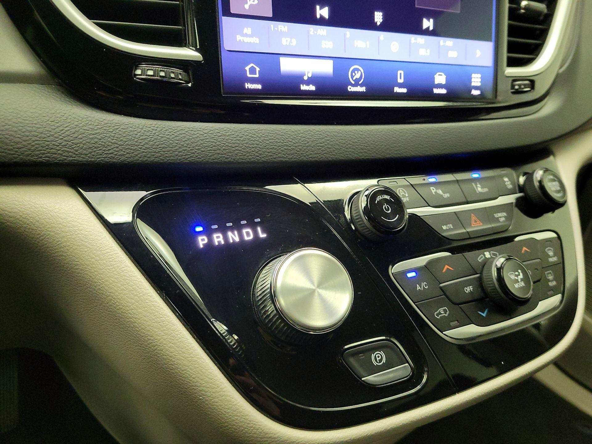 Thumbnail: 2024 Chrysler Pacifica - 18