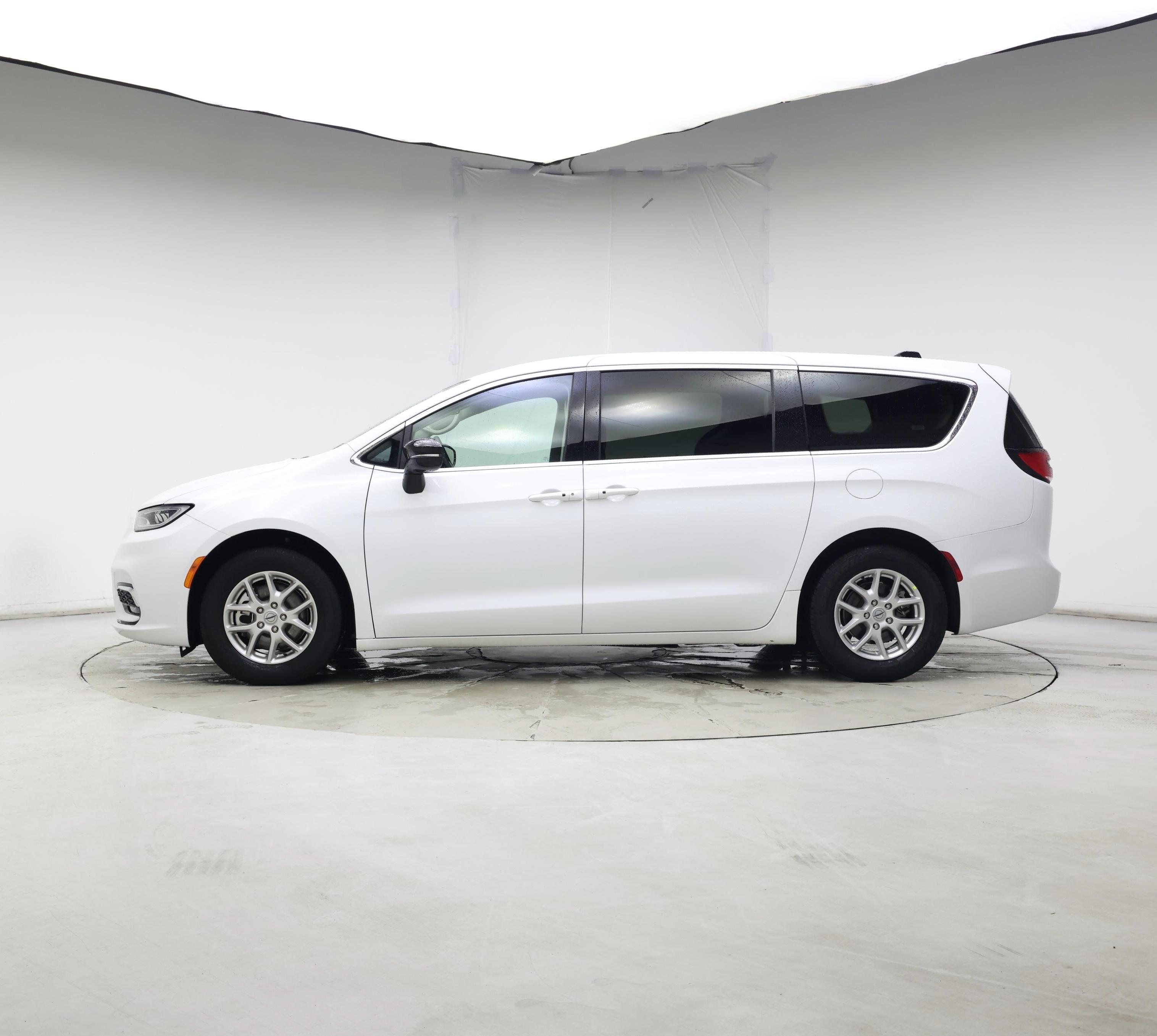 Thumbnail: 2024 Chrysler Pacifica - 3