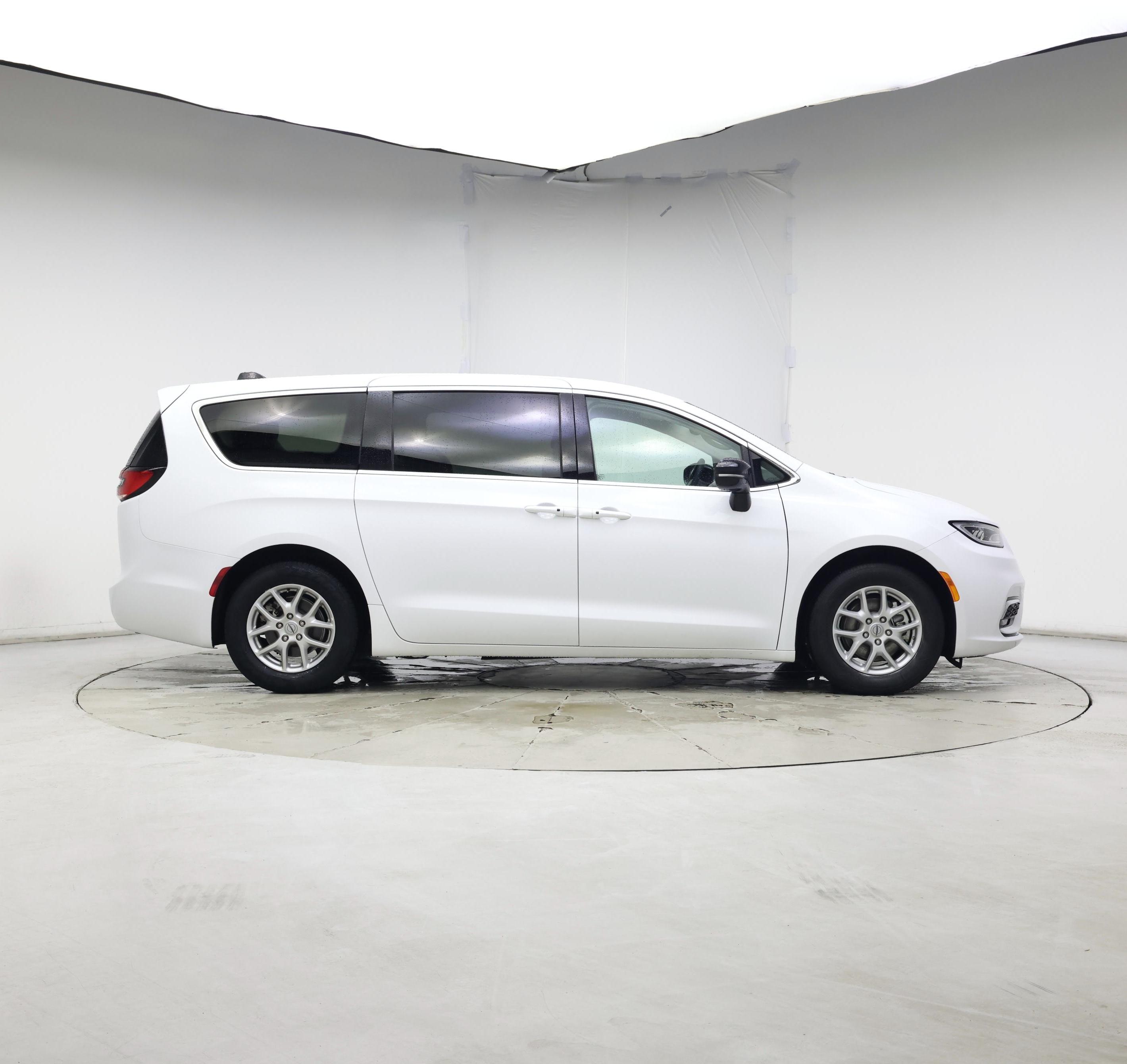 Thumbnail: 2024 Chrysler Pacifica - 7