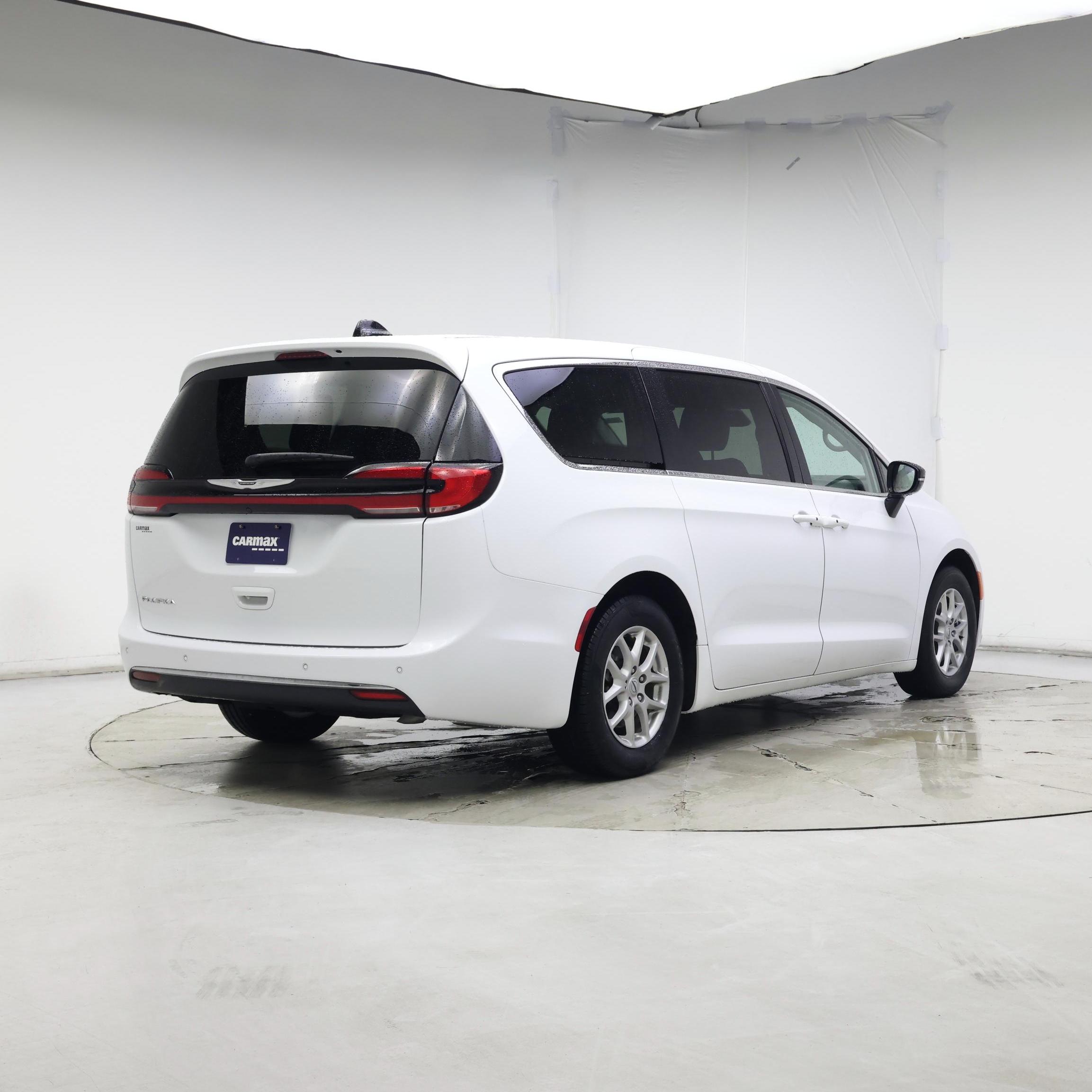 Thumbnail: 2024 Chrysler Pacifica - 8