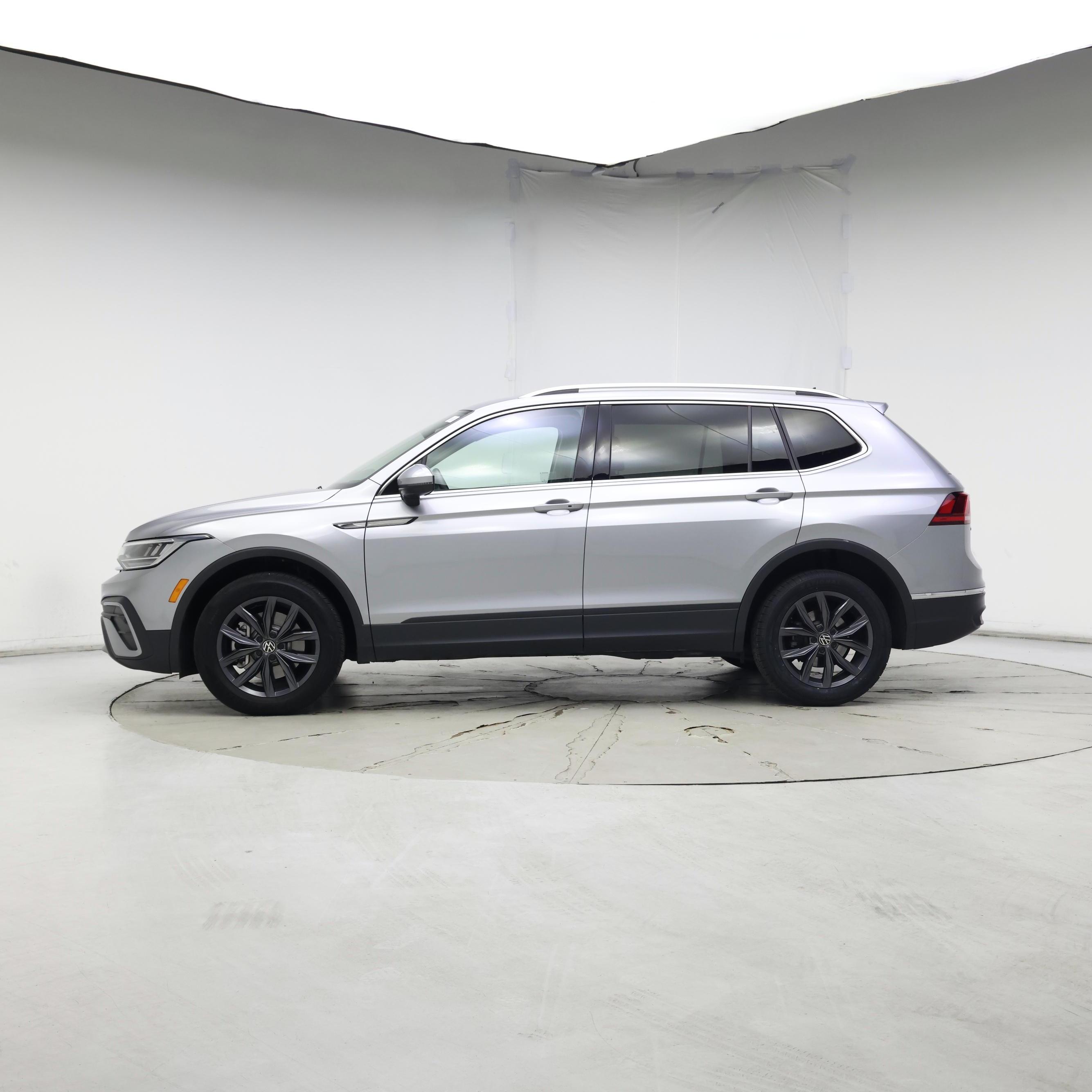 Thumbnail: 2024 Volkswagen Tiguan - 3