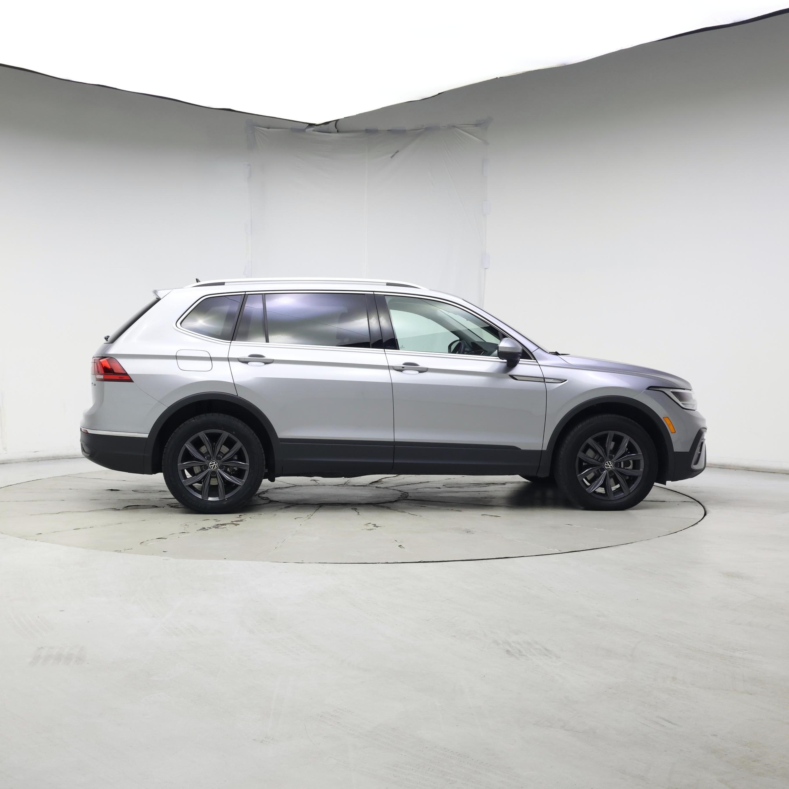 Thumbnail: 2024 Volkswagen Tiguan - 7