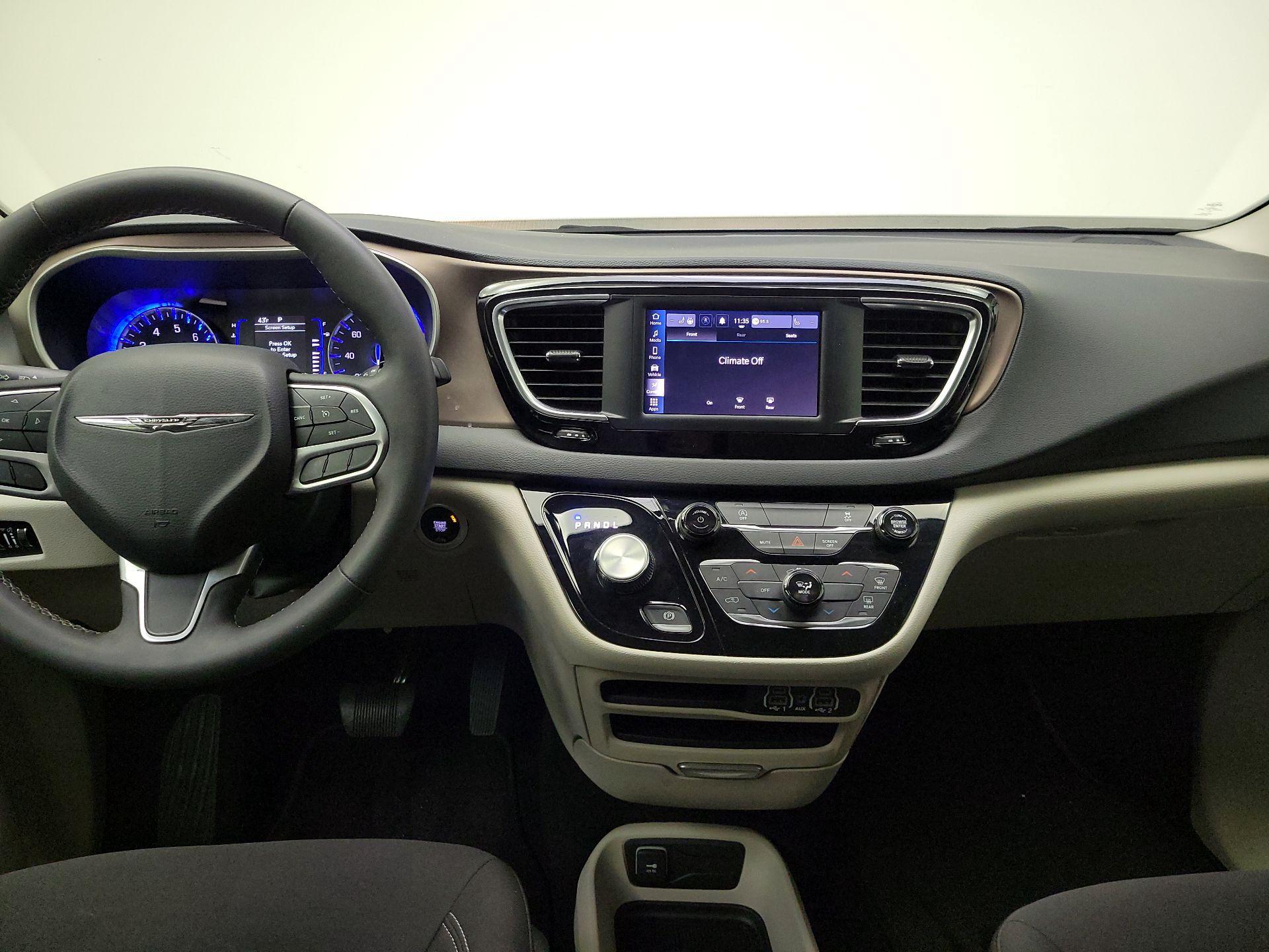 Thumbnail: 2023 Chrysler Voyager - 9