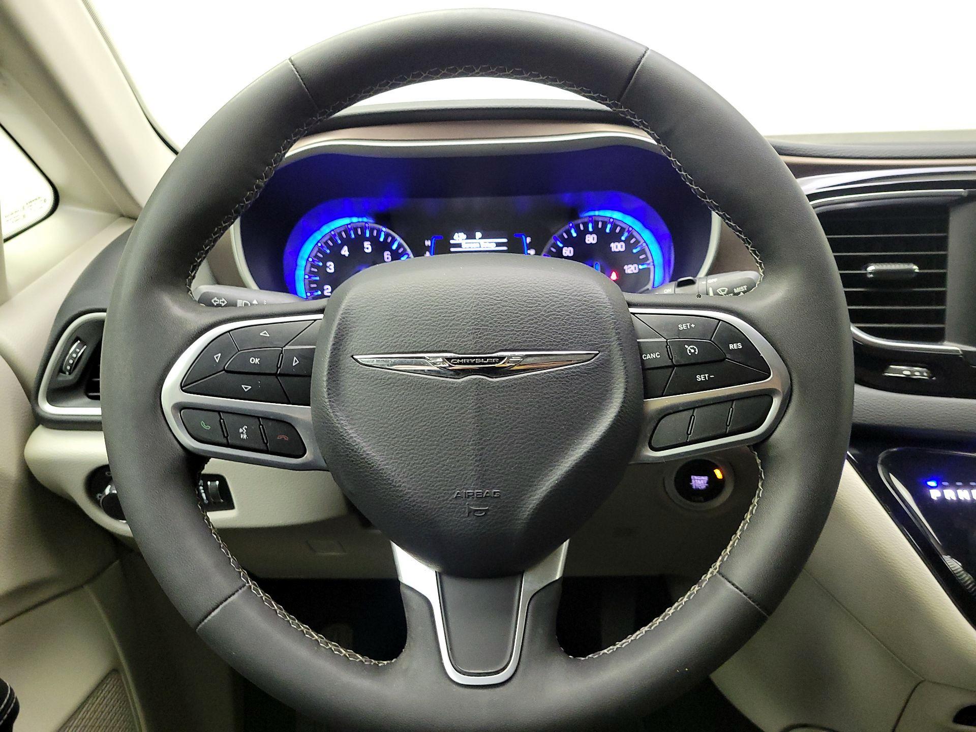 Thumbnail: 2023 Chrysler Voyager - 10