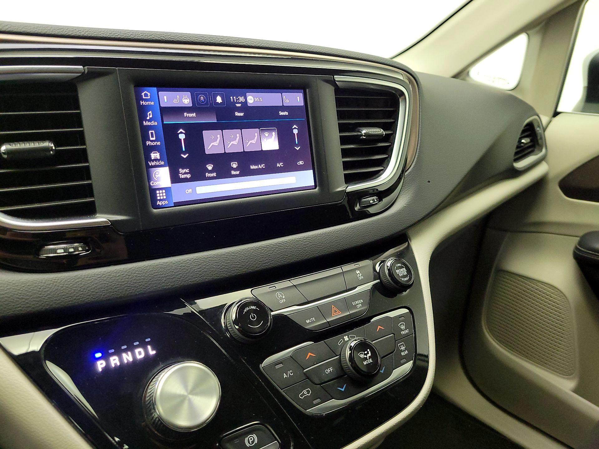 Thumbnail: 2023 Chrysler Voyager - 17