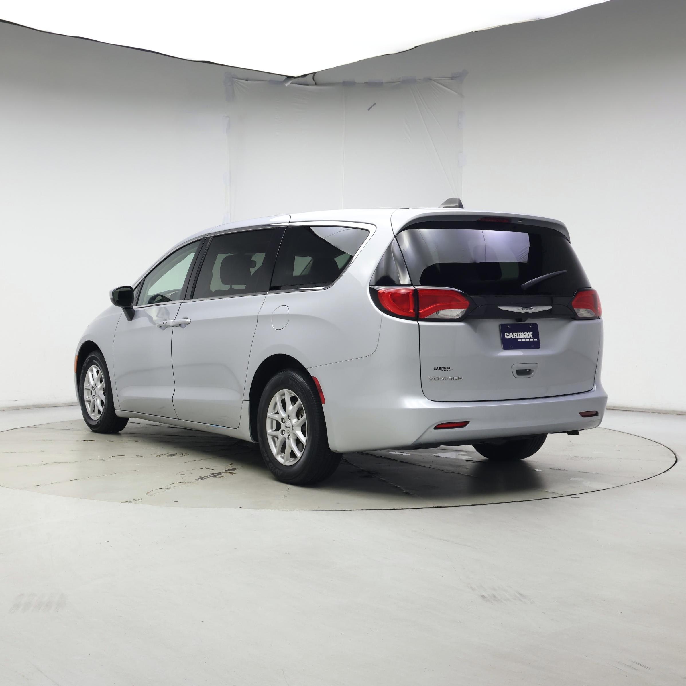 Thumbnail: 2023 Chrysler Voyager - 2