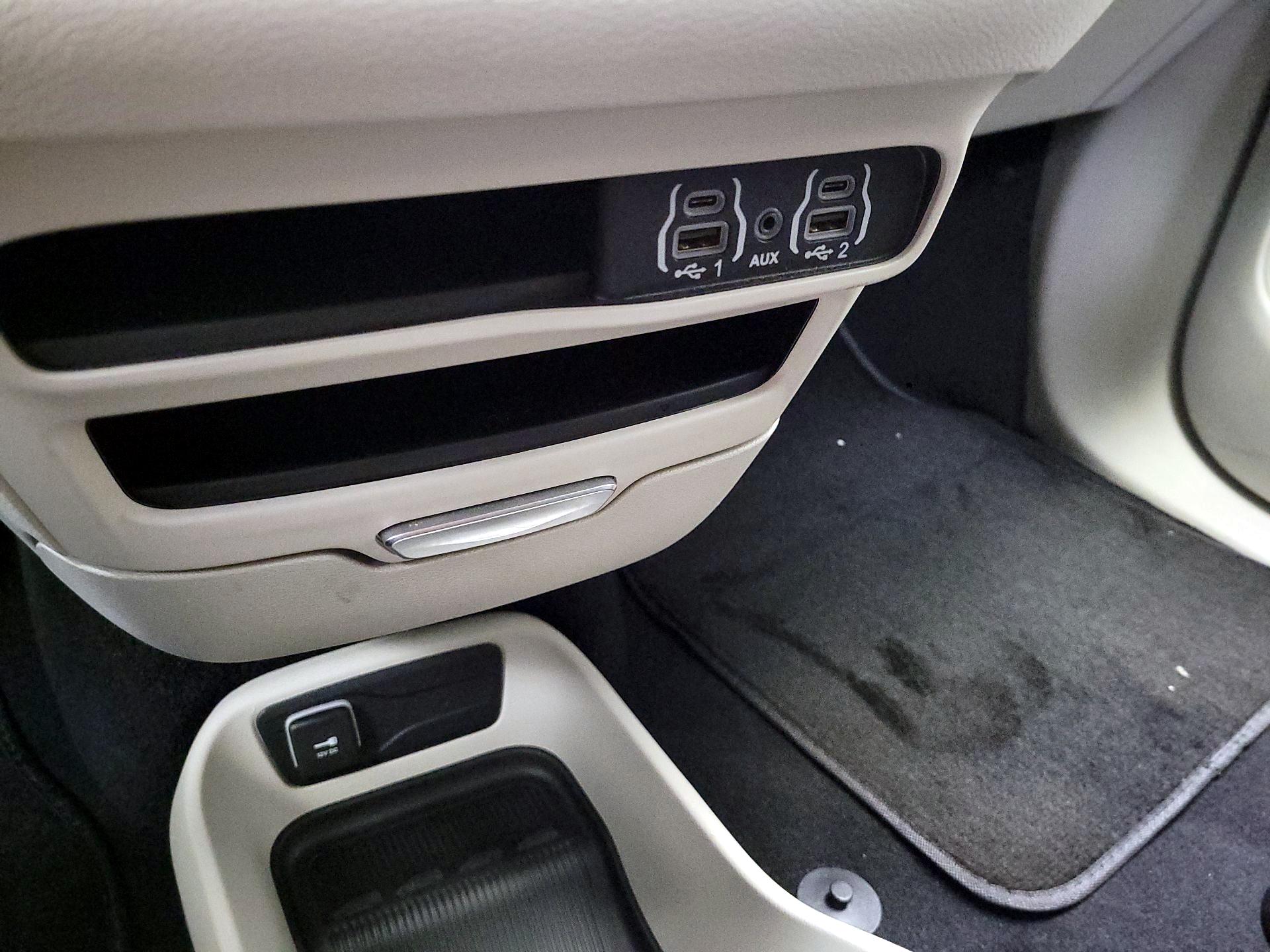 Thumbnail: 2023 Chrysler Voyager - 19