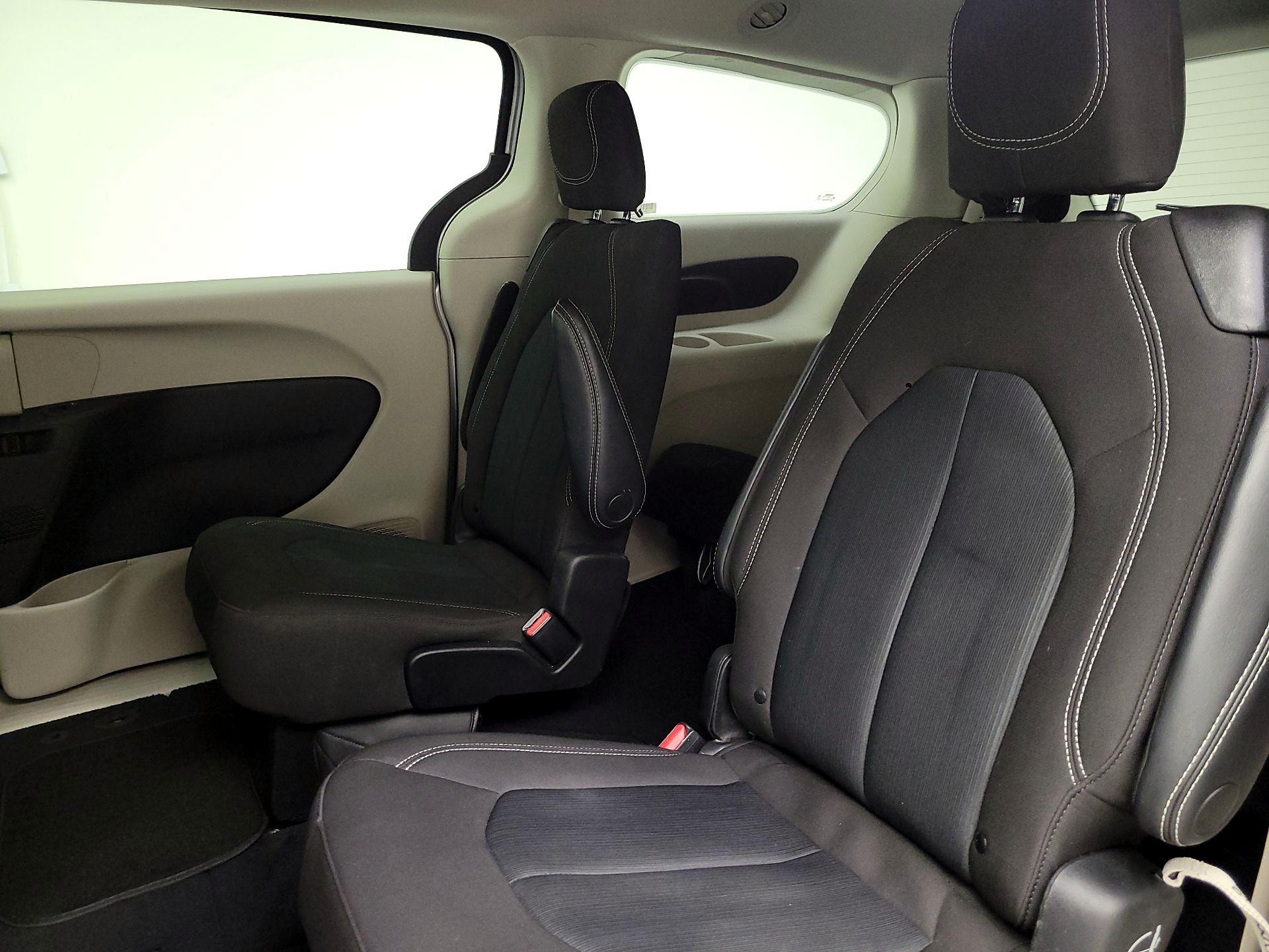 Thumbnail: 2023 Chrysler Voyager - 20