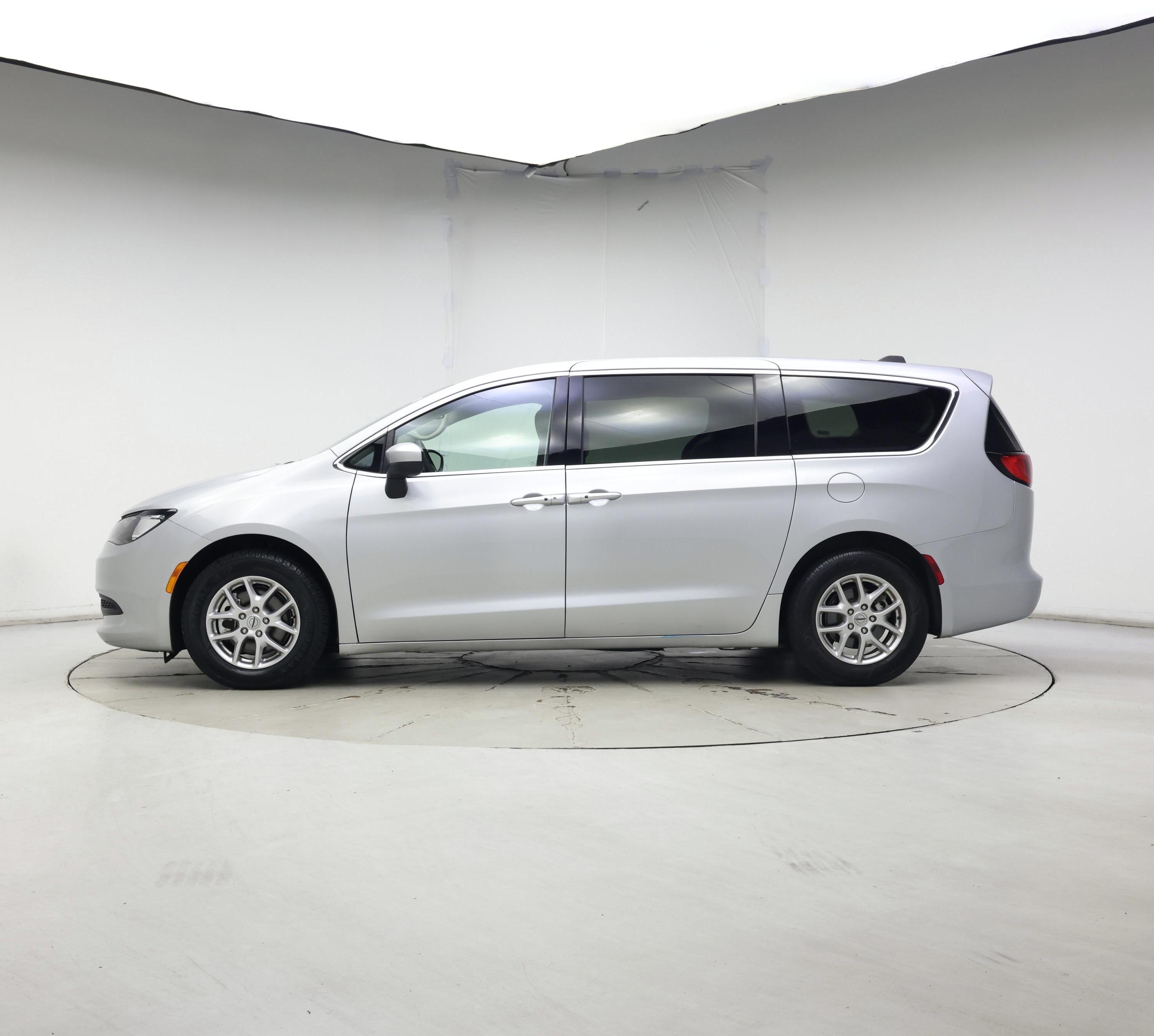 Thumbnail: 2023 Chrysler Voyager - 3