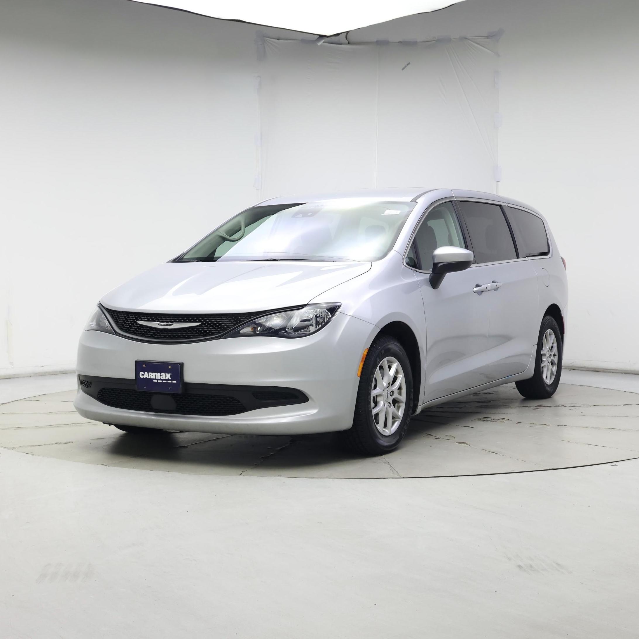 Thumbnail: 2023 Chrysler Voyager - 4