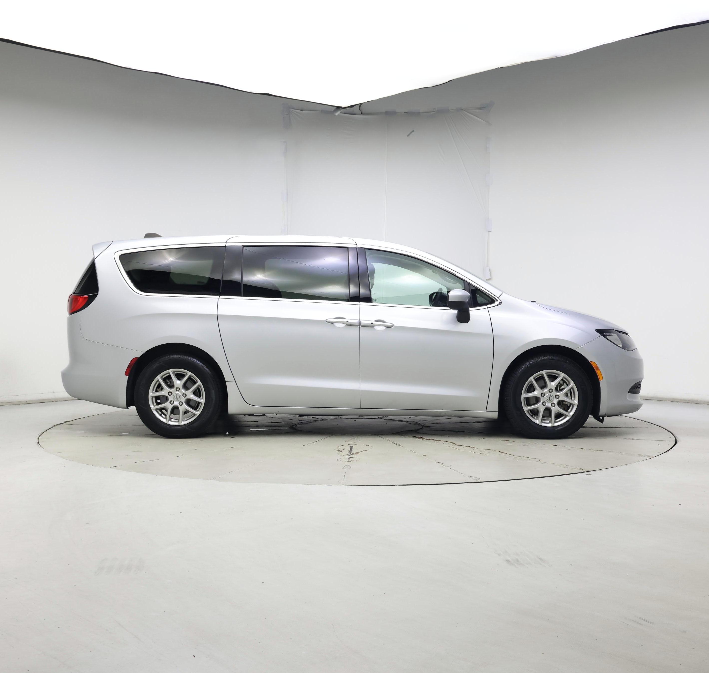 Thumbnail: 2023 Chrysler Voyager - 7