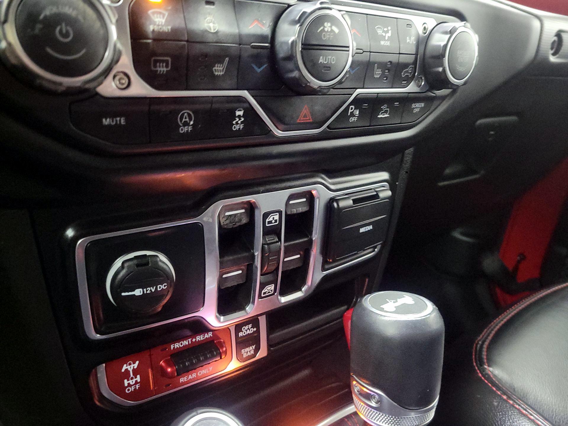 Thumbnail: 2022 Jeep Wrangler - 19