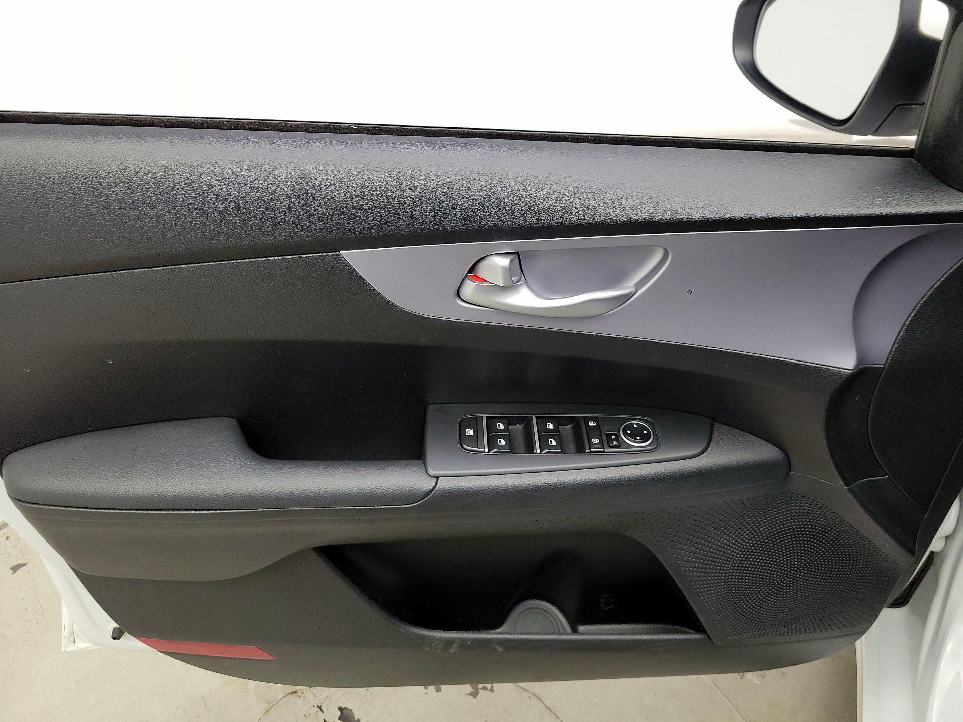 Thumbnail: 2024 Kia Forte - 12