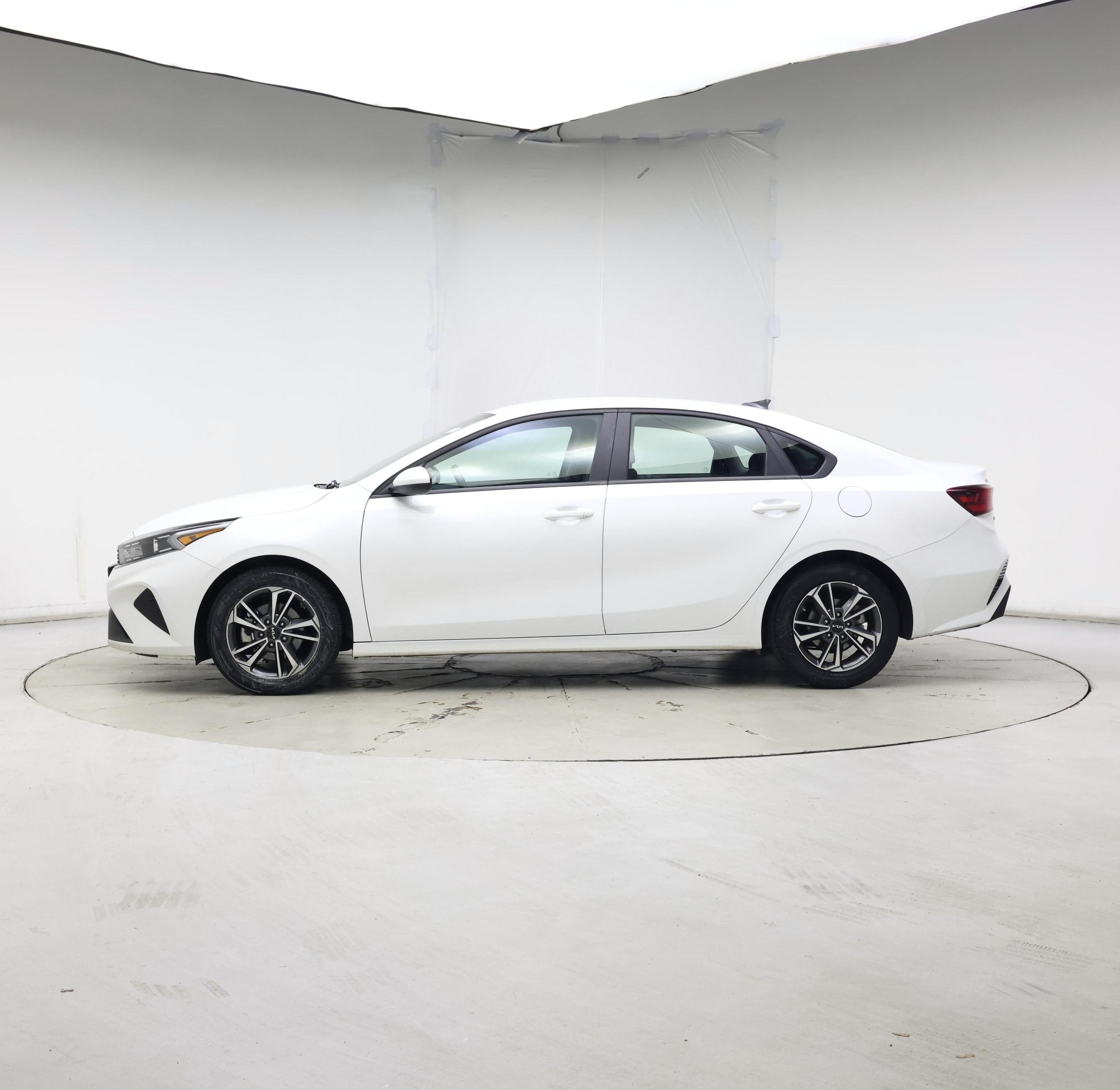 Thumbnail: 2024 Kia Forte - 3