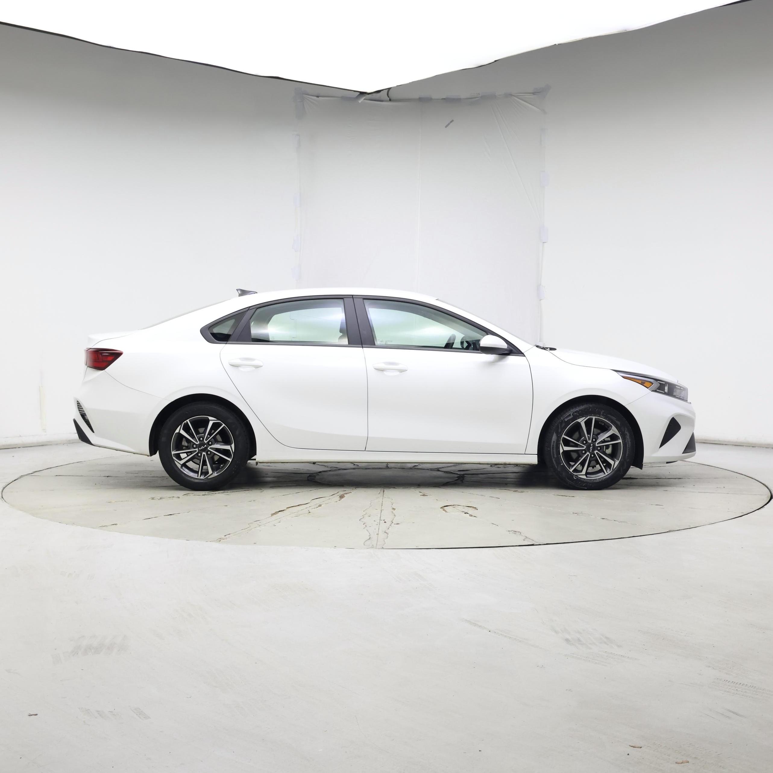 Thumbnail: 2024 Kia Forte - 7