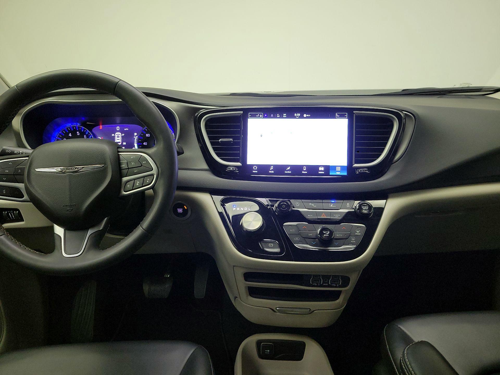 Thumbnail: 2023 Chrysler Pacifica - 9