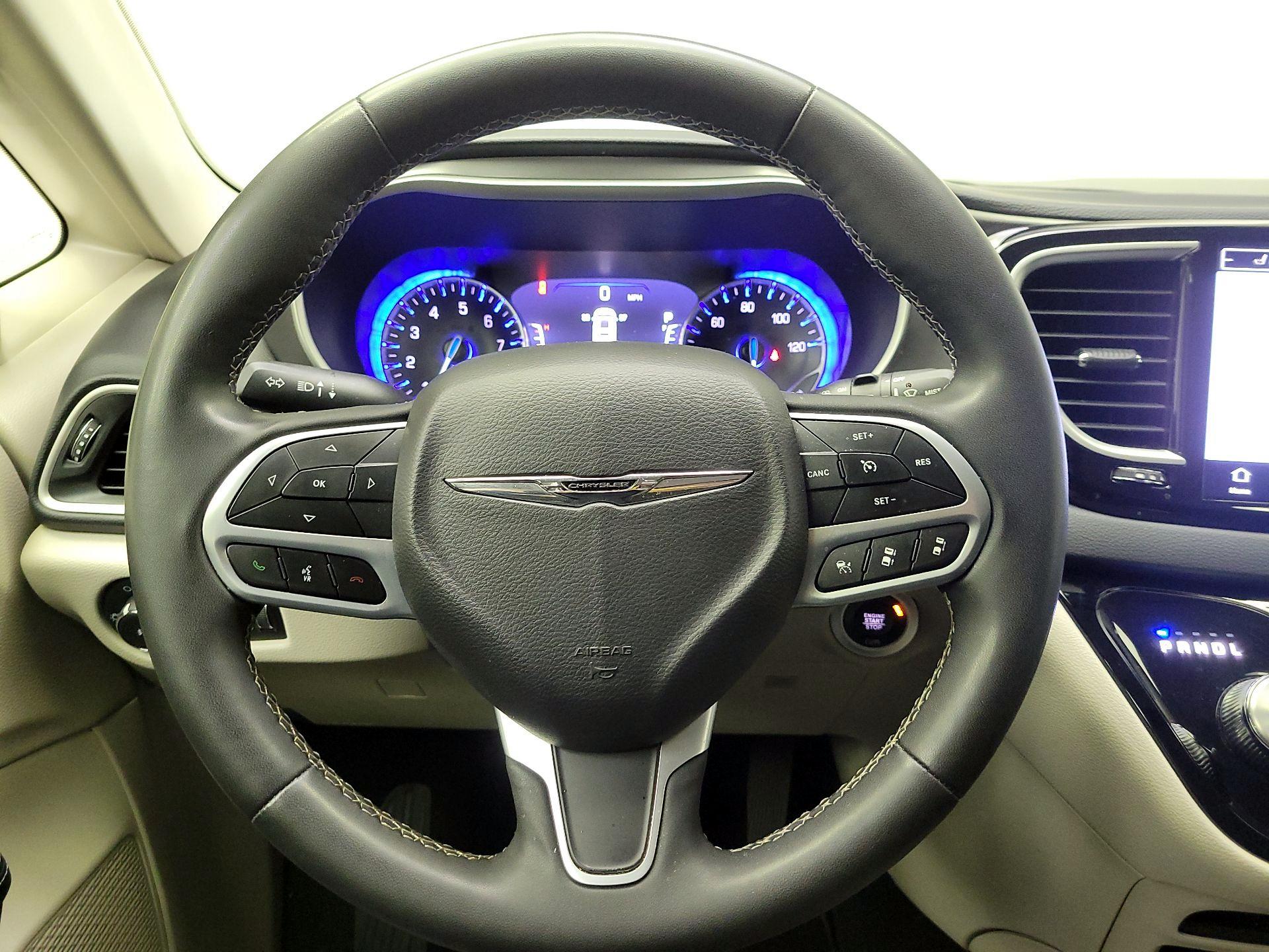 Thumbnail: 2023 Chrysler Pacifica - 10